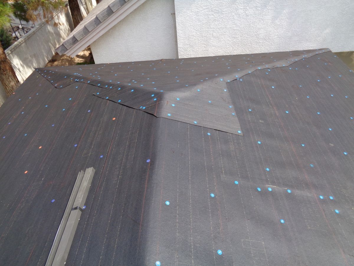 A roof with underlayment on it ready for shingle installation