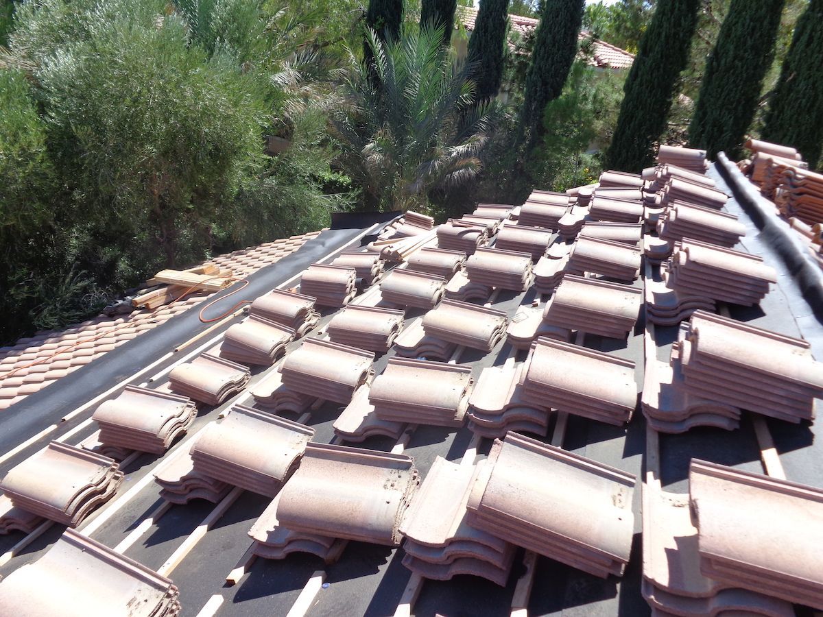 A roof with a lot of tiles on it ready for installation