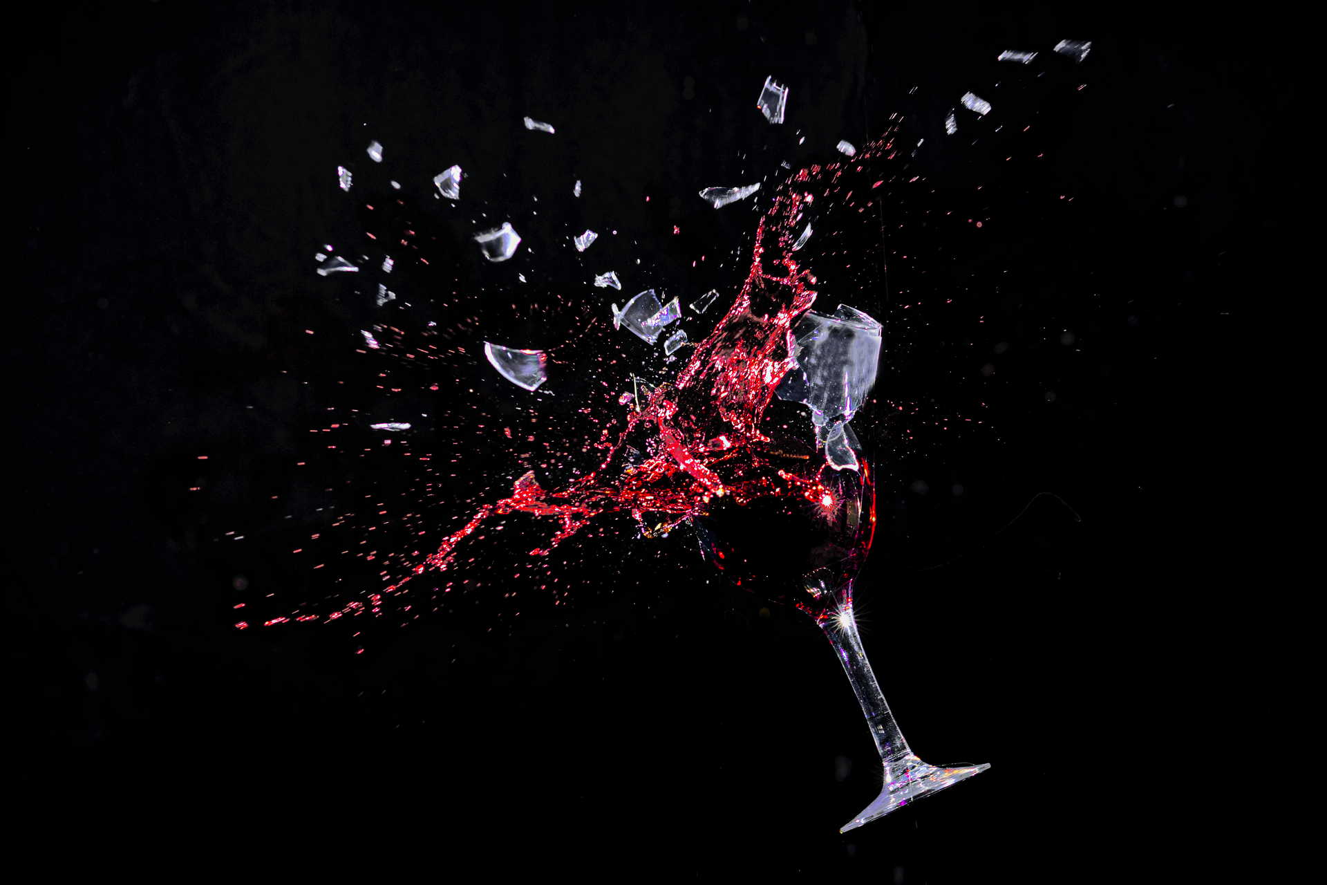 highspeed fotografie highspeed photograpy red wine in a glass
