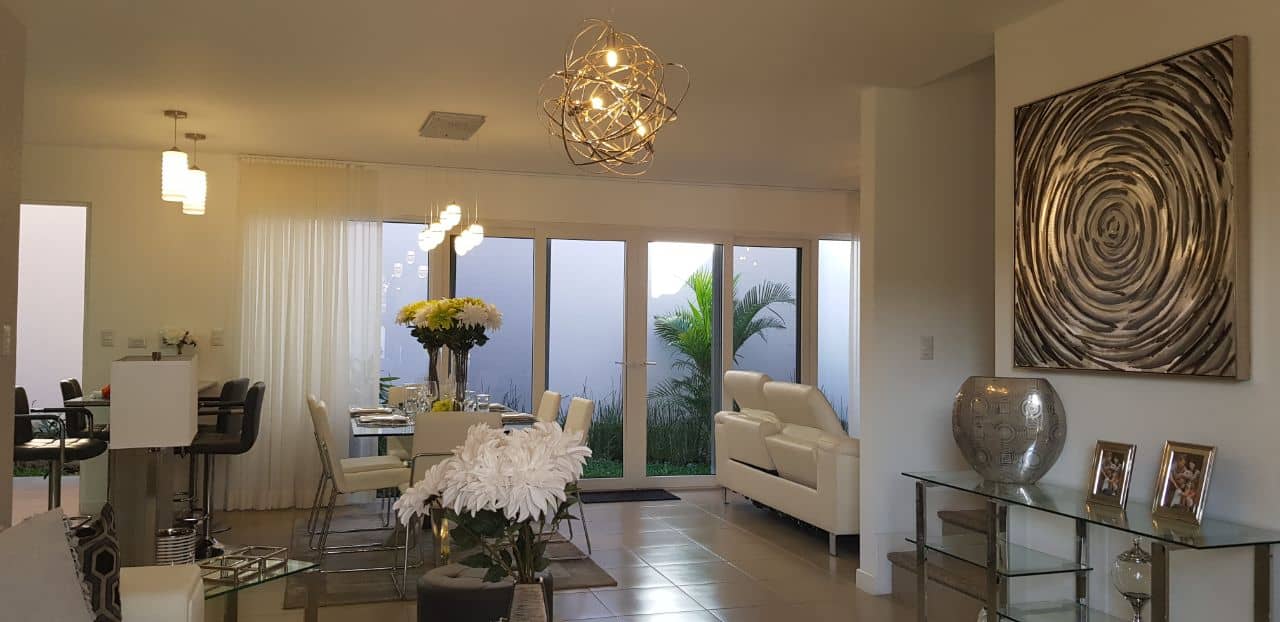 Puerta deslizante lateral