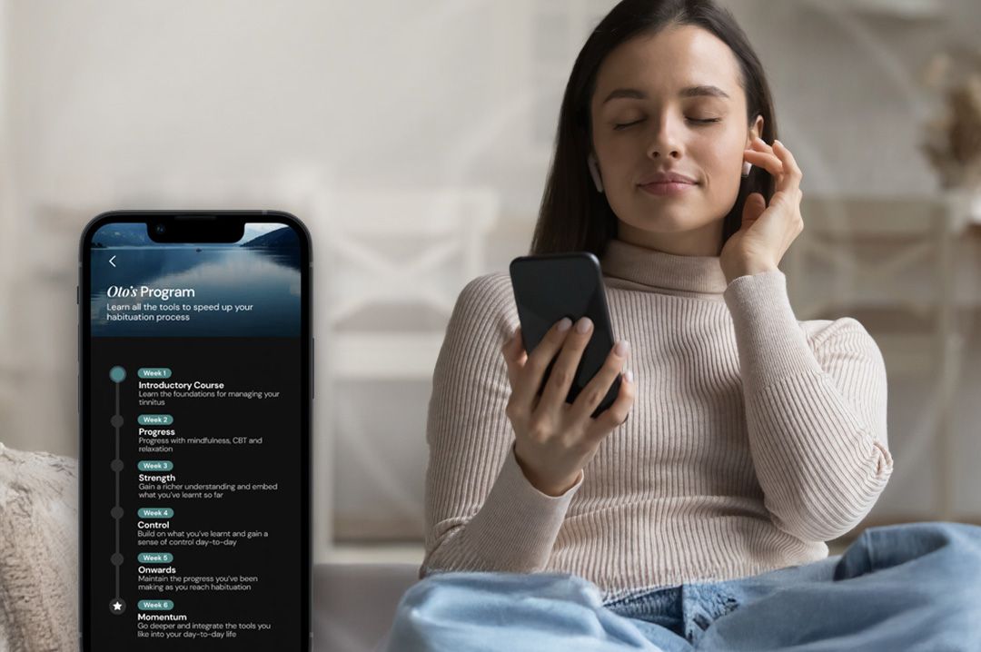Woman sitting on a couch with her eyes closed, listening through an earbud while holding a smartphone, alongside a graphic displaying the Oto tinnitus program and its six-week course outline.