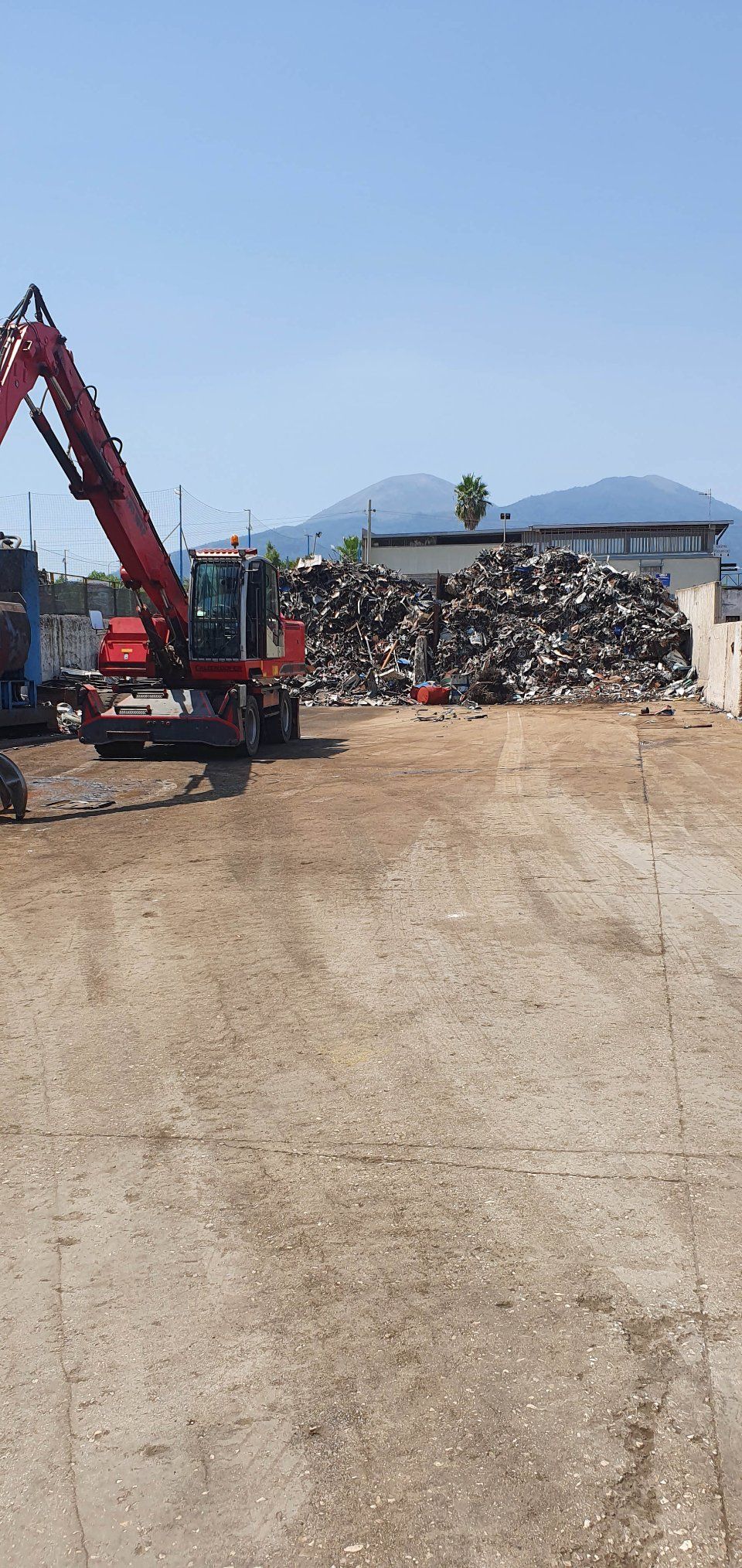 Discarica con rifiuti
