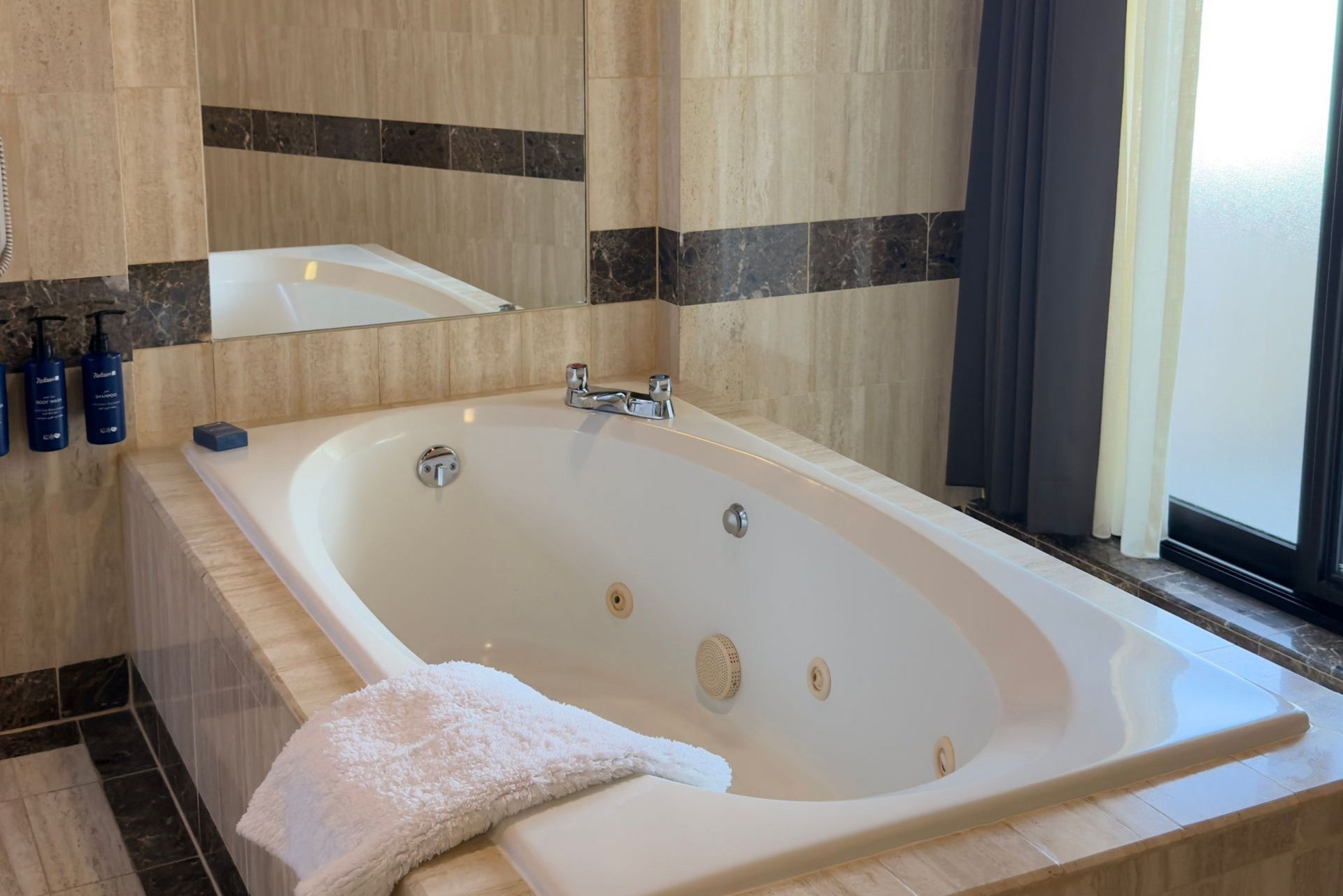 An image of a jacuzzi bath remodeled in Puyallup, WA