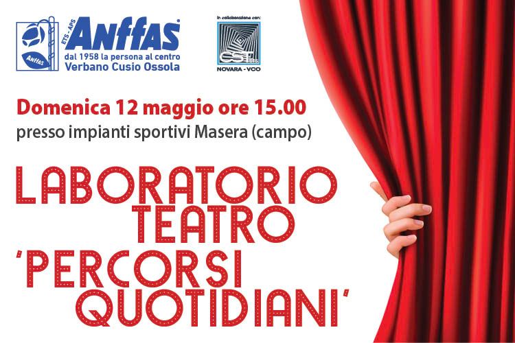 Un gruppo di persone in piedi una accanto all'altra su un sito web.