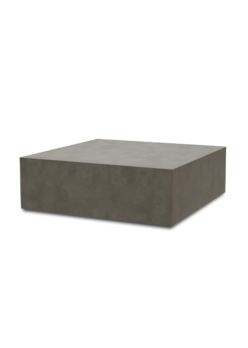 Een vierkante betonnen salontafel op een witte achtergrond.