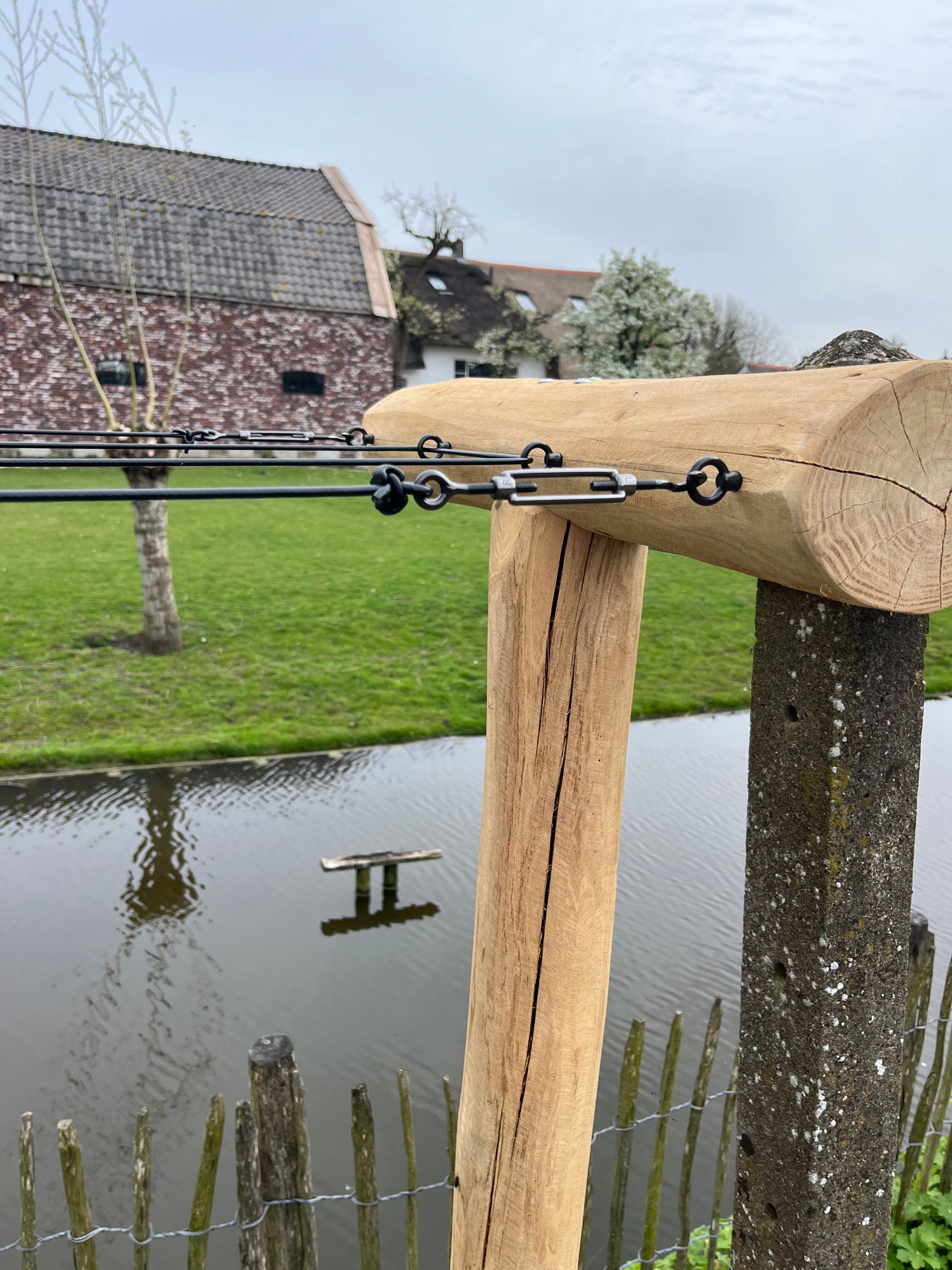 Robinia waslijn palen