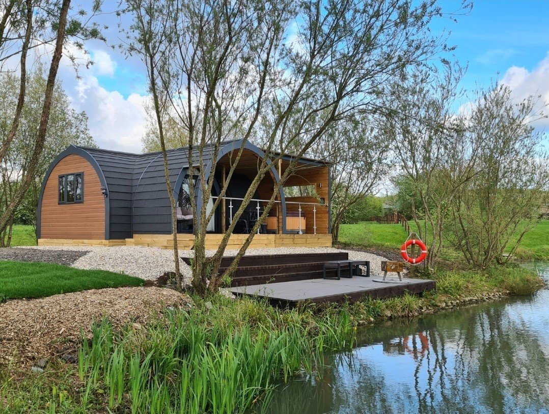 Island View Luxury Glamping POD with Hot Tub Bristol, Bath & Cotswolds