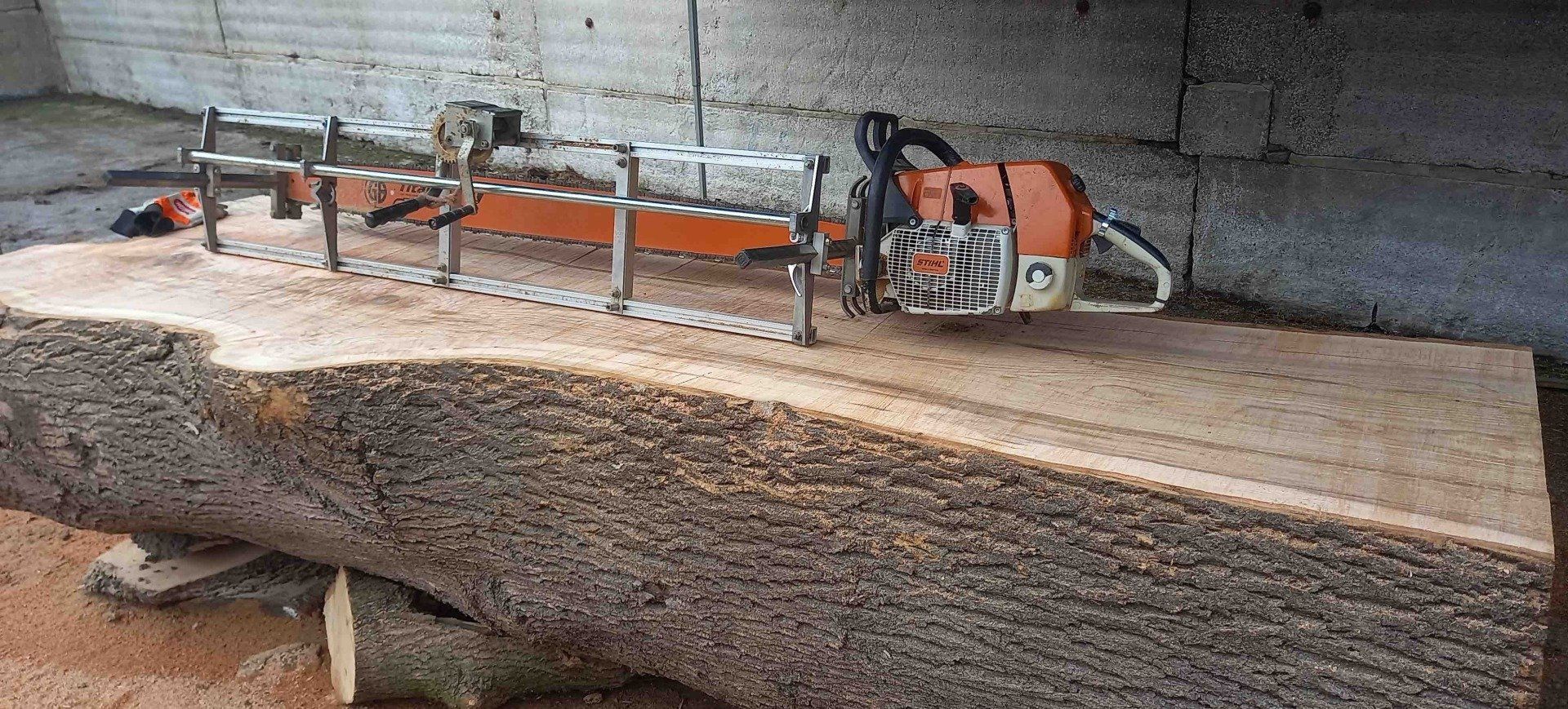 Chainsaw milling large Ash at customer's farm site