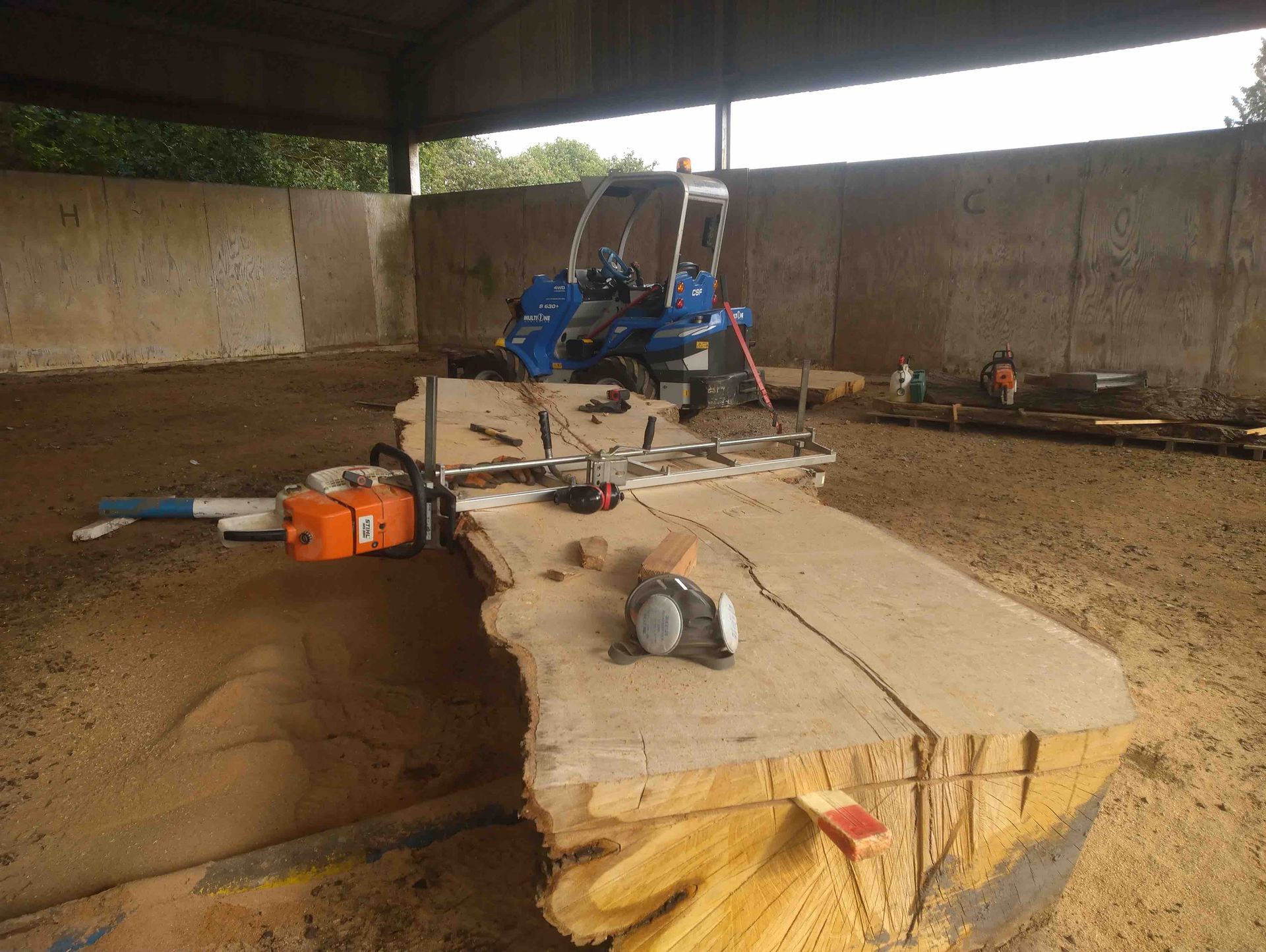 Chainsaw milling a large felled Oak at clients property
