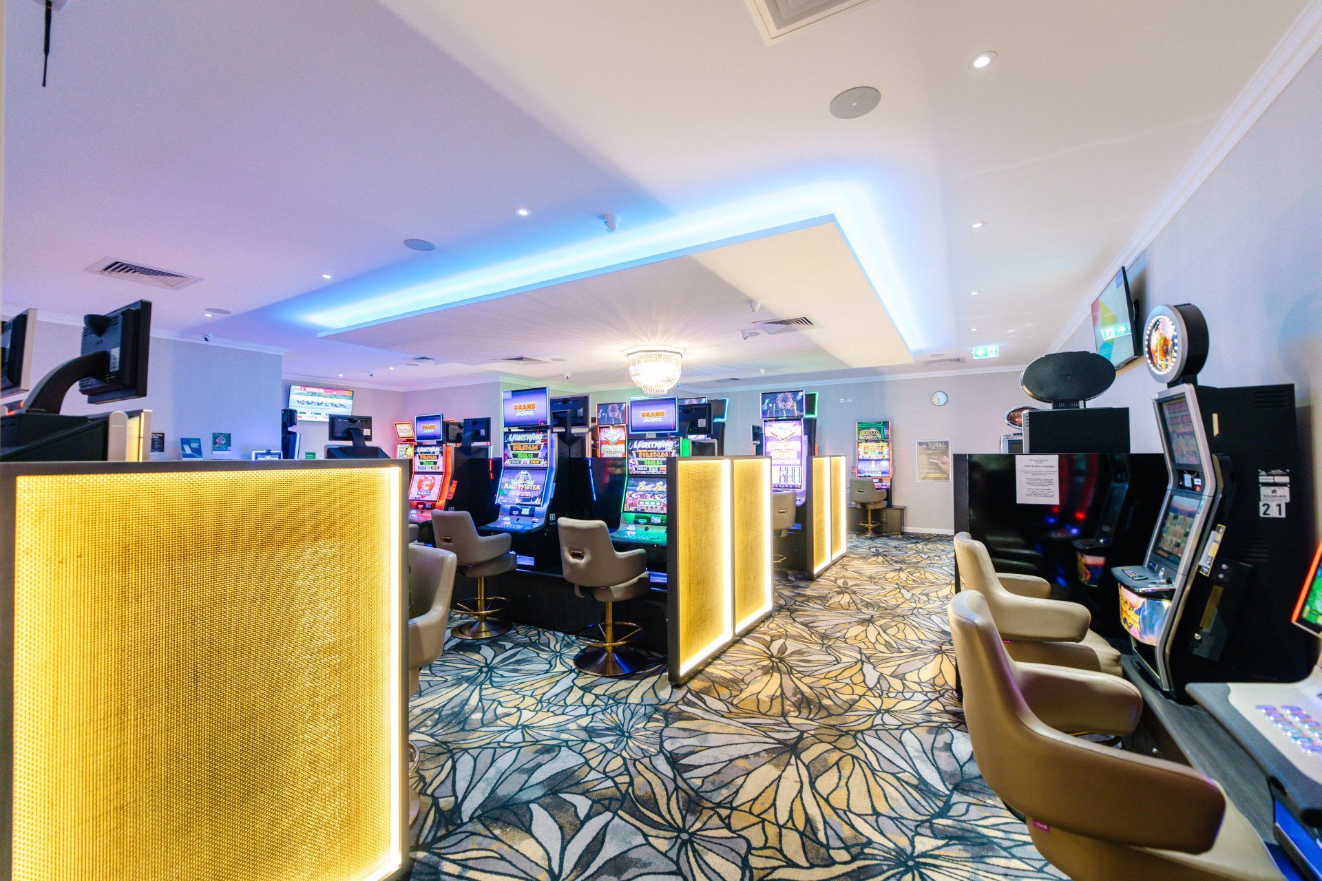 Royal Hotel Pokies Room