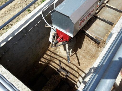 attrezzature zootecniche e impianti asporta letame​