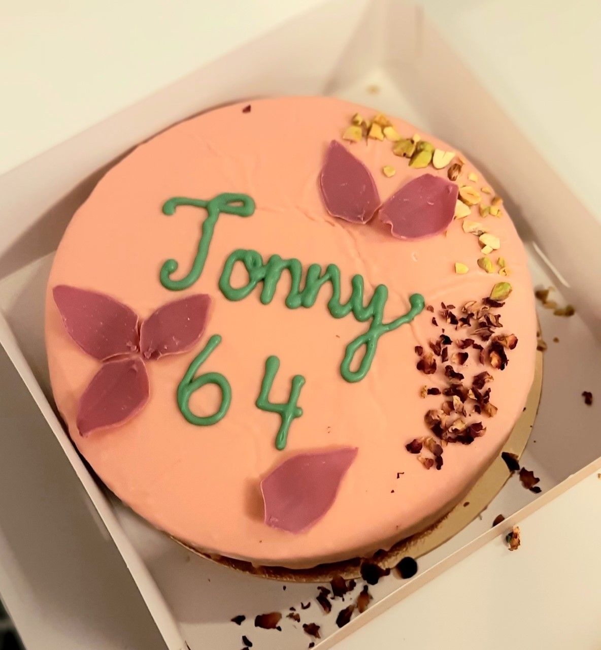 Roze taart met glazuur en de tekst