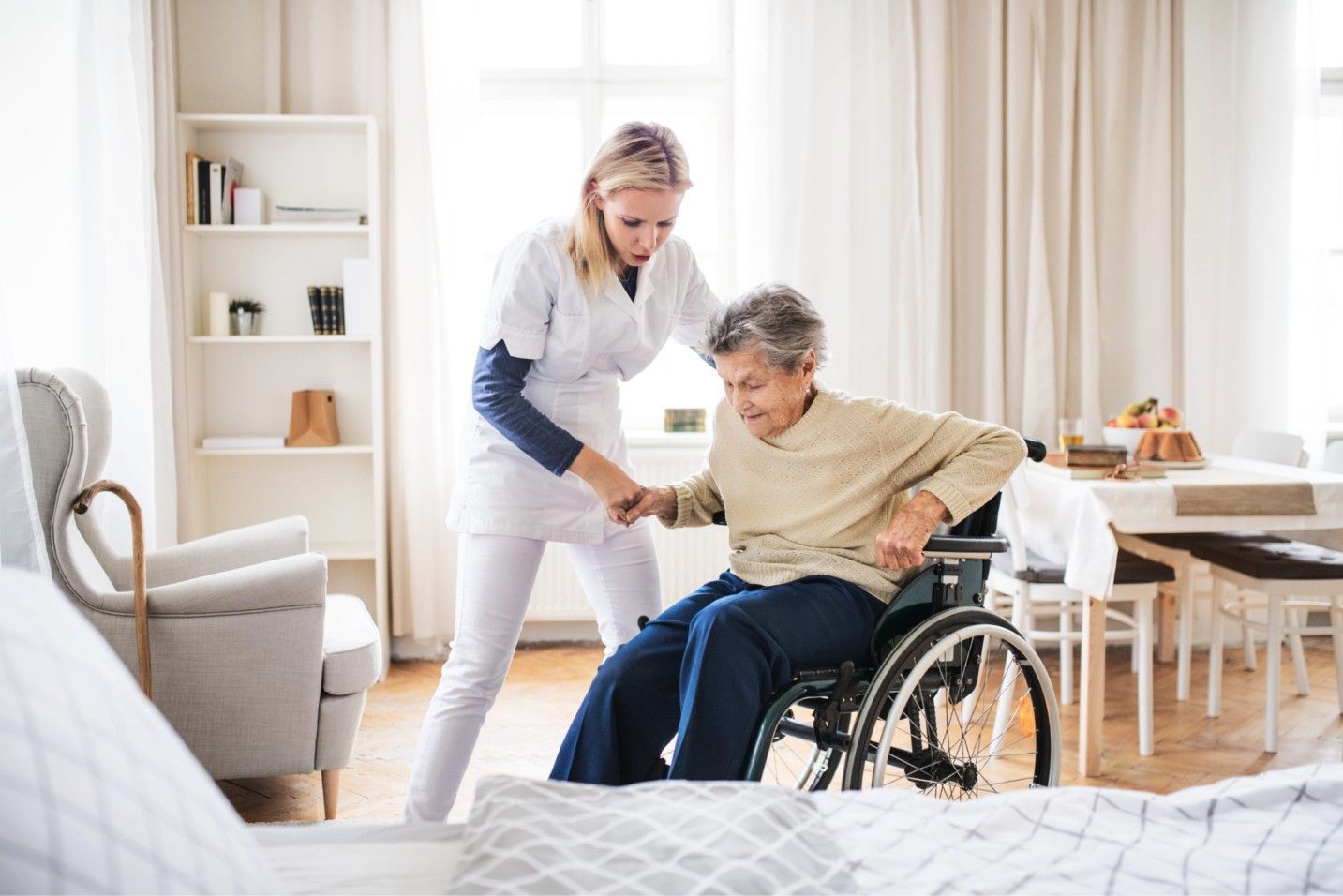 Caregiver assisting a senior during the first 30 days of home care in Murrieta