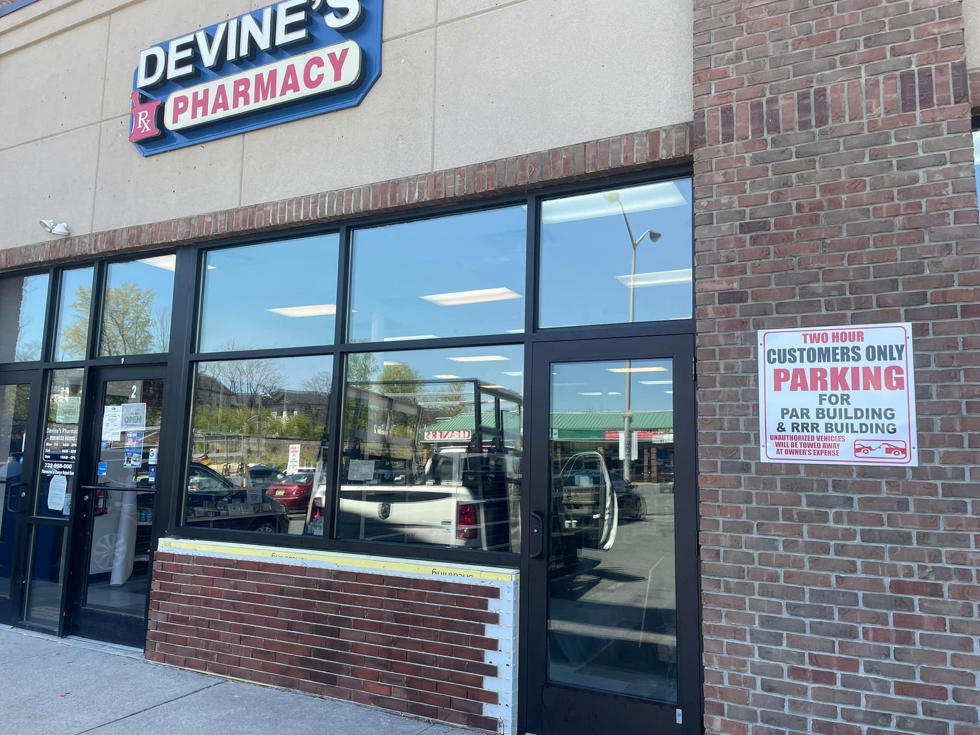 A brick building with a sign that says devine 's pharmacy