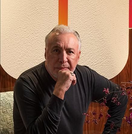 Uma imagem borrada com as palavras bate papo az com sig bergamin
