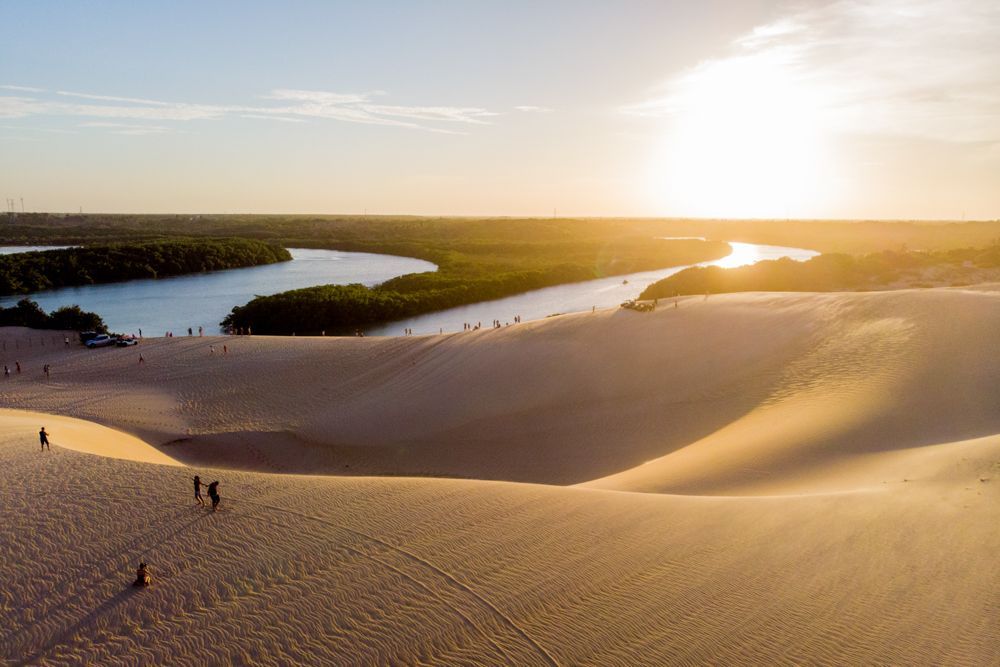 Contemplar um Por-do-sol nas Dunas do Rio Aracatiaçu