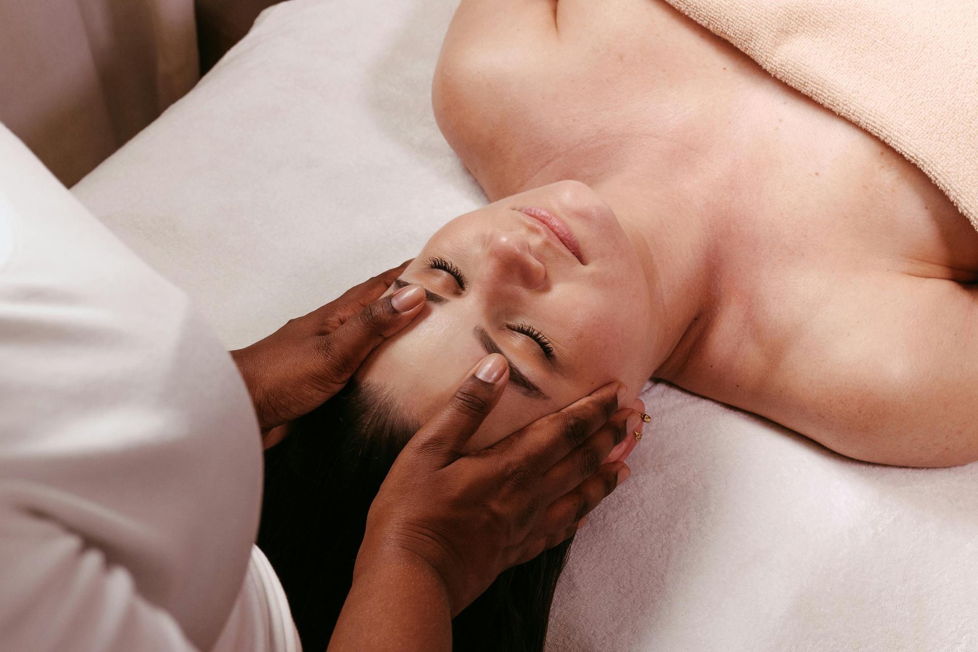 Experimente Thai Face Lanna ue combina estética e saúde em um único ritual de cuidado.  
