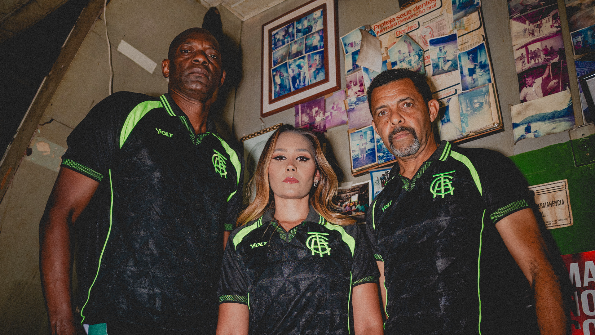 Estilo anos 1990 é referenciado em nova camisa três do América