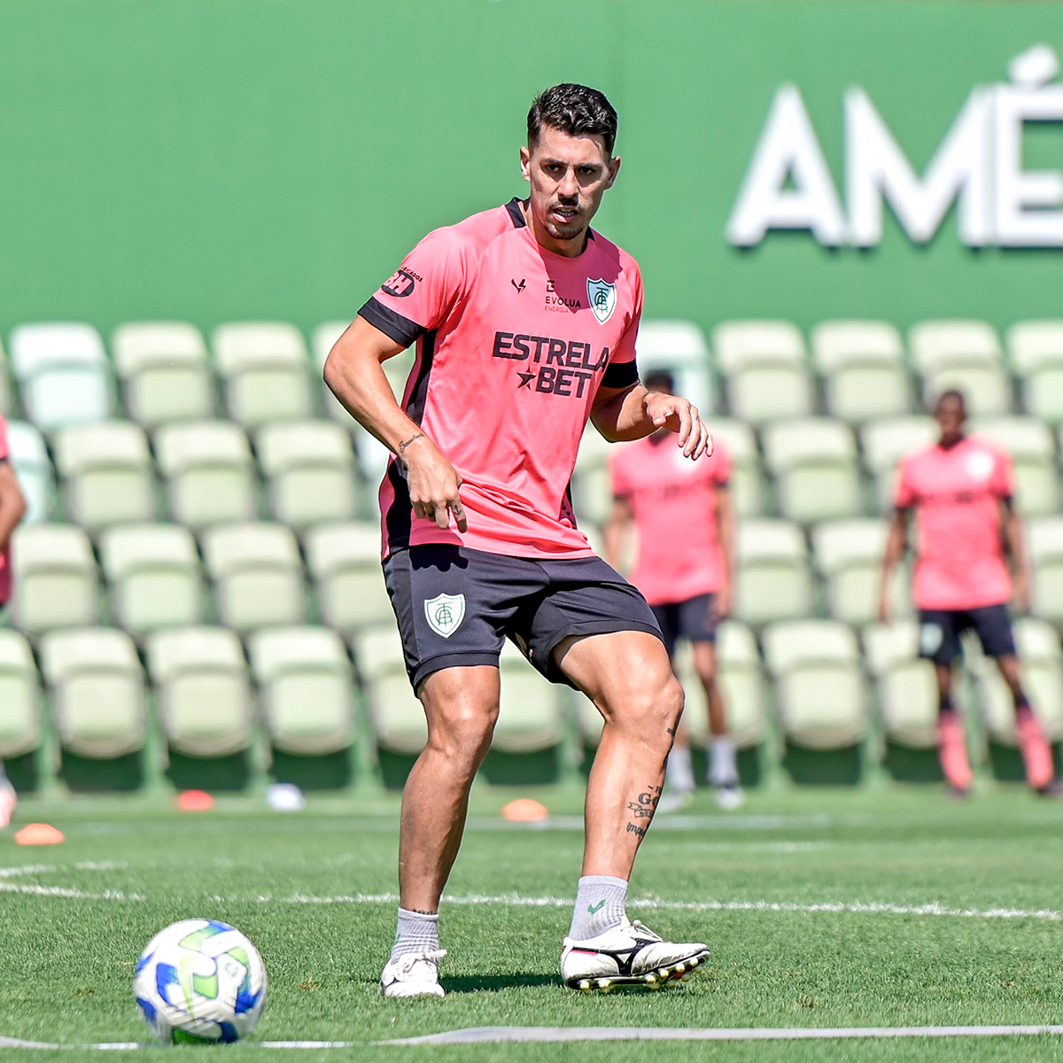Com trabalho t&aacute;tico Am&eacute;rica se prepara para duelo contra o Red Bull Bragantino pelo Brasileir&atilde;o