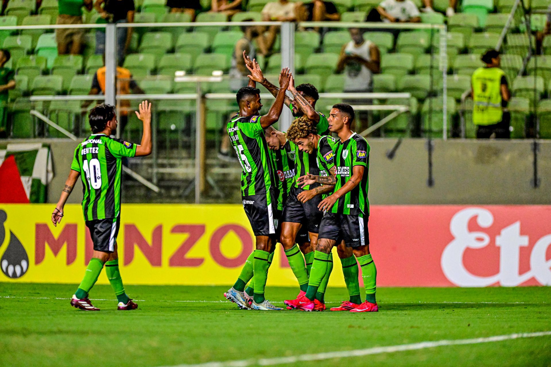 Em grande noite no Indepa, Am&eacute;rica goleia Pouso Alegre por 7 a 0