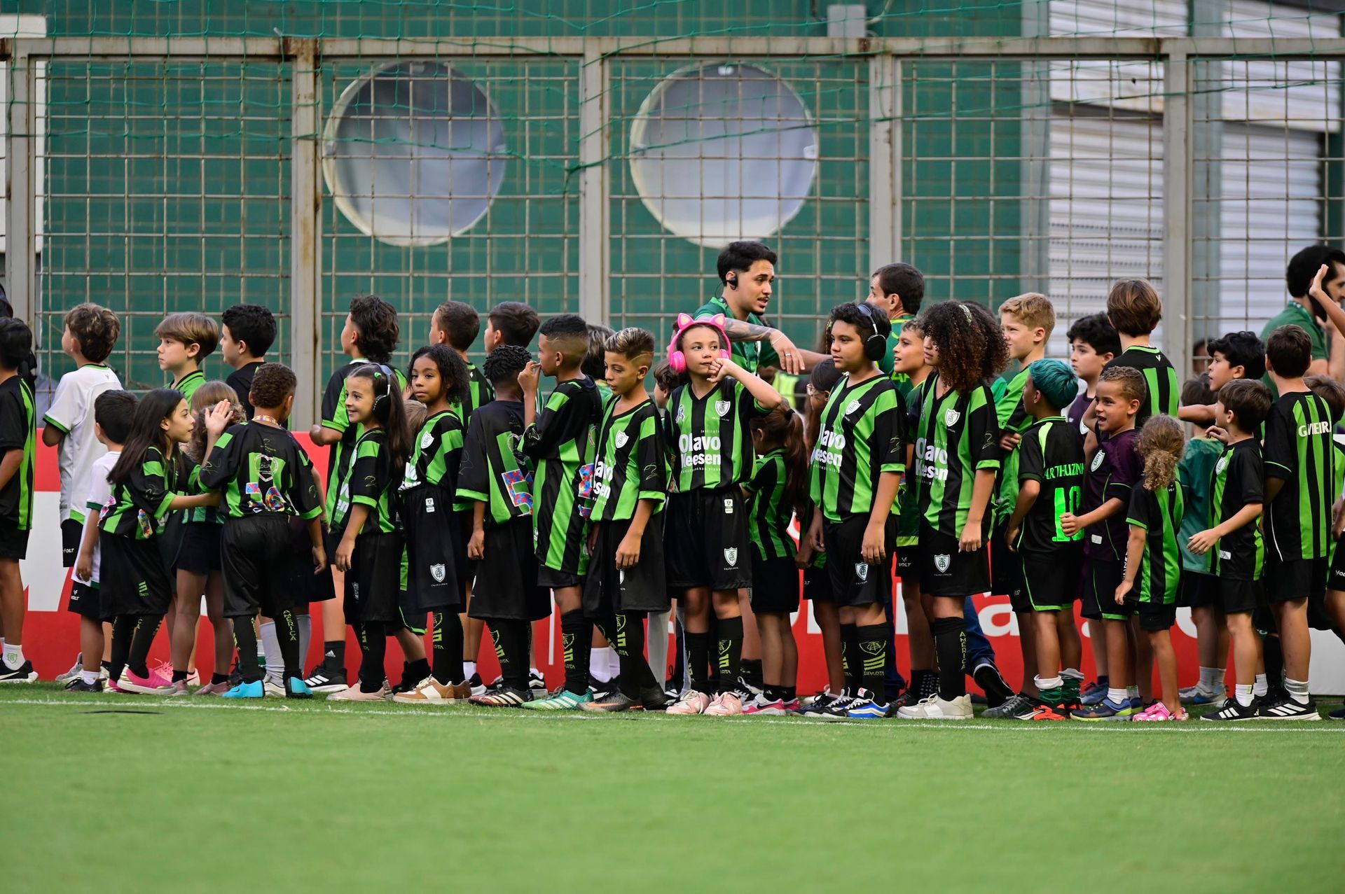 Am&eacute;rica lan&ccedil;a escola gratuita de futebol profissional para crian&ccedil;as at&iacute;picas