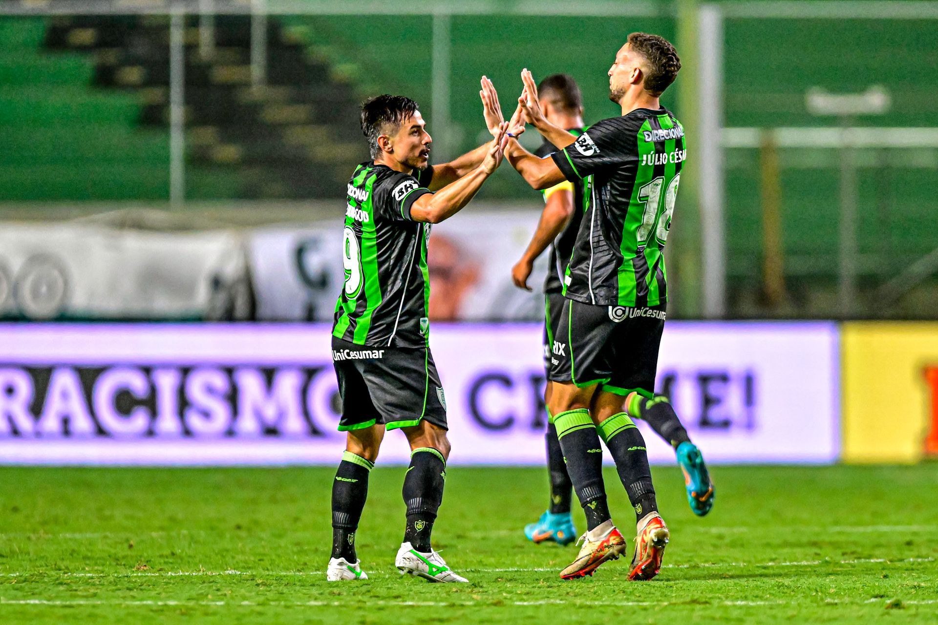 Am&eacute;rica empata com Paysandu