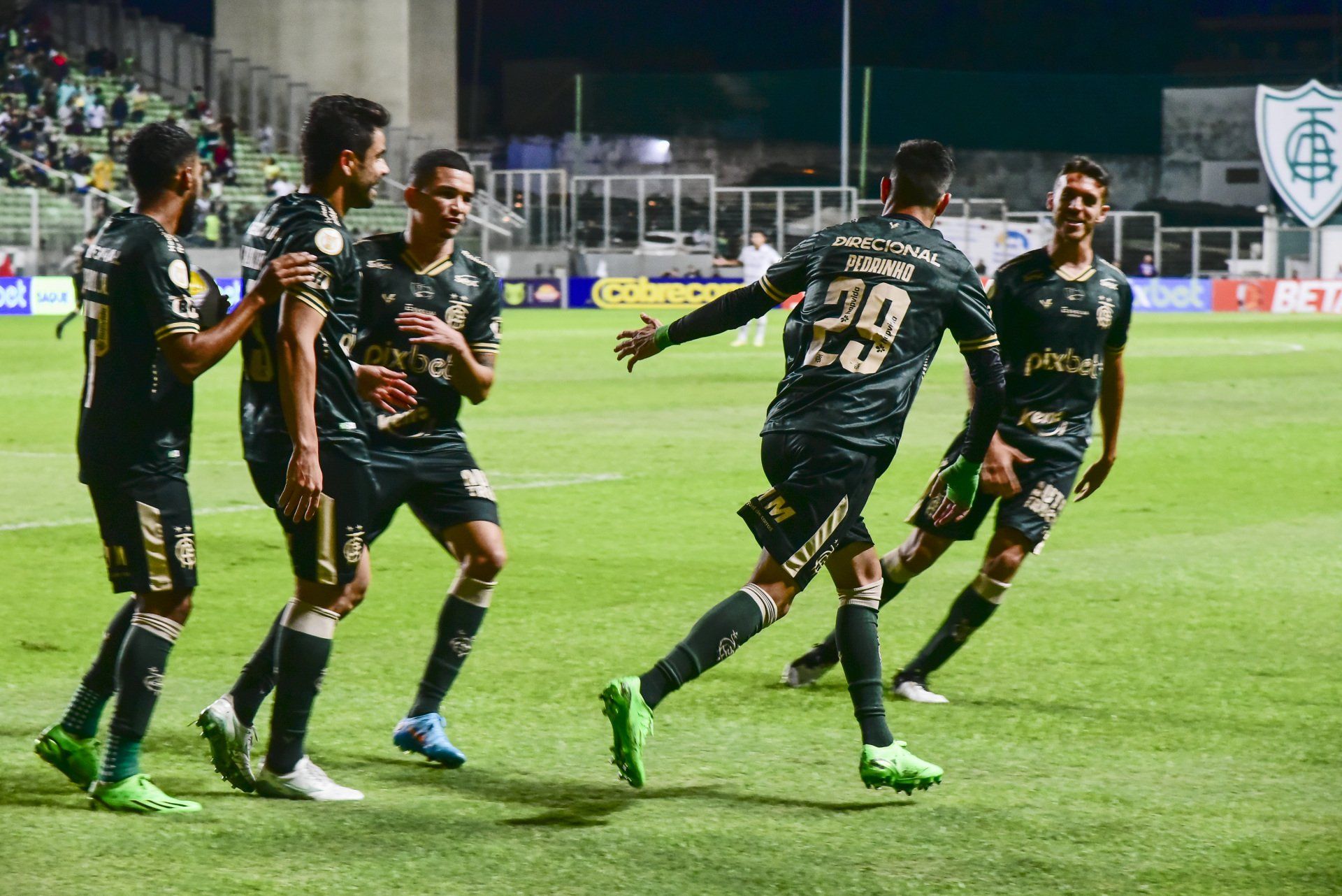 Am&eacute;rica garante a quarta vit&oacute;ria seguida e sobe na tabela do Brasileir&atilde;o