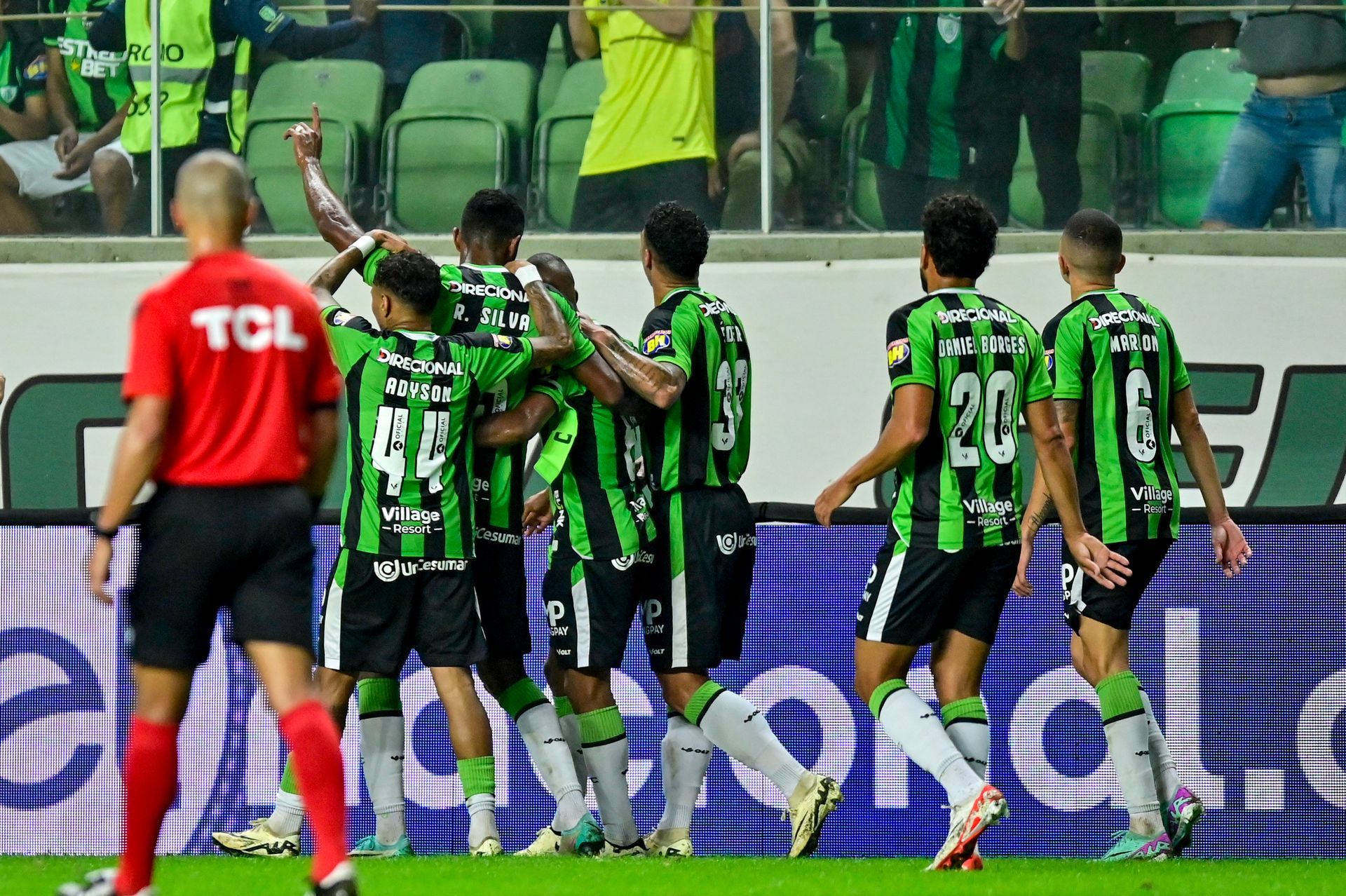 Am&eacute;rica vence Santos, mant&eacute;m invencibilidadade e lugar no G-4 do Brasileiro