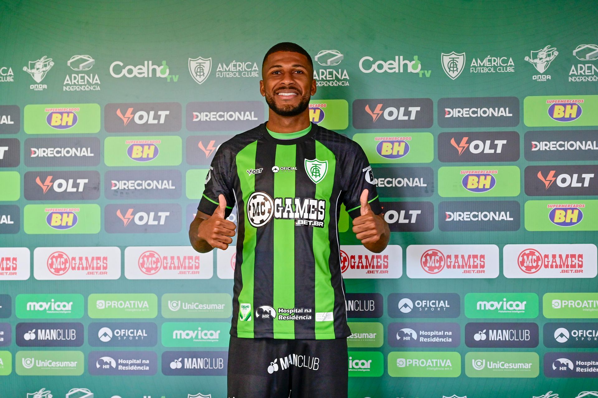 Emerson Santos &eacute; apresentado e refor&ccedil;a setor defensivo americano