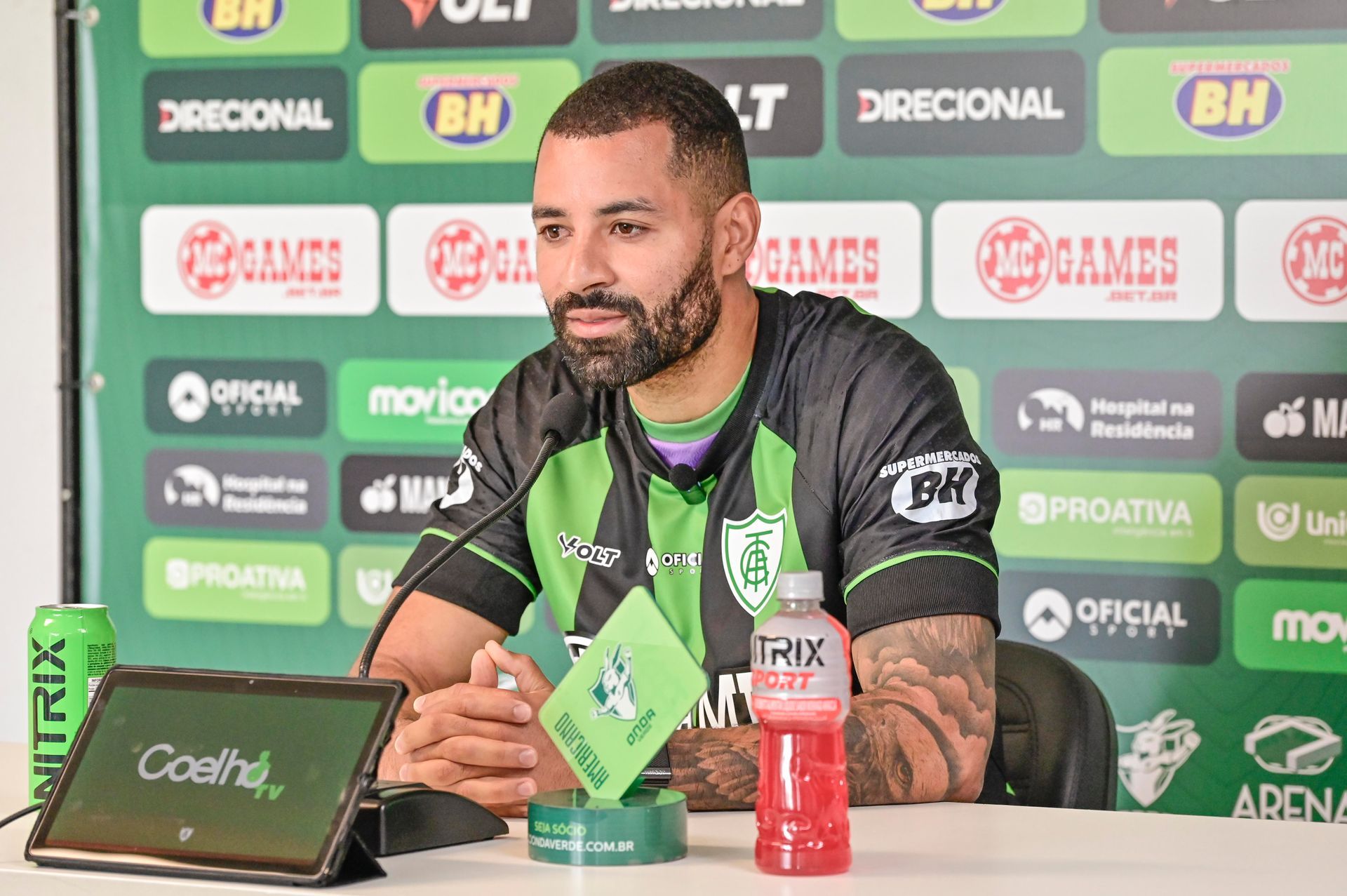 Com passagem de dez anos pelo futebol portugu&ecirc;s, Alo&iacute;sio &eacute; apresentado no Am&eacute;rica