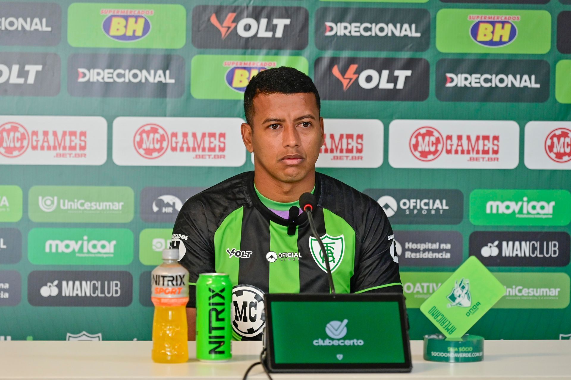 Maguinho &eacute; apresentado &agrave; imprensa e salienta felicidade de acerto com o Coelho