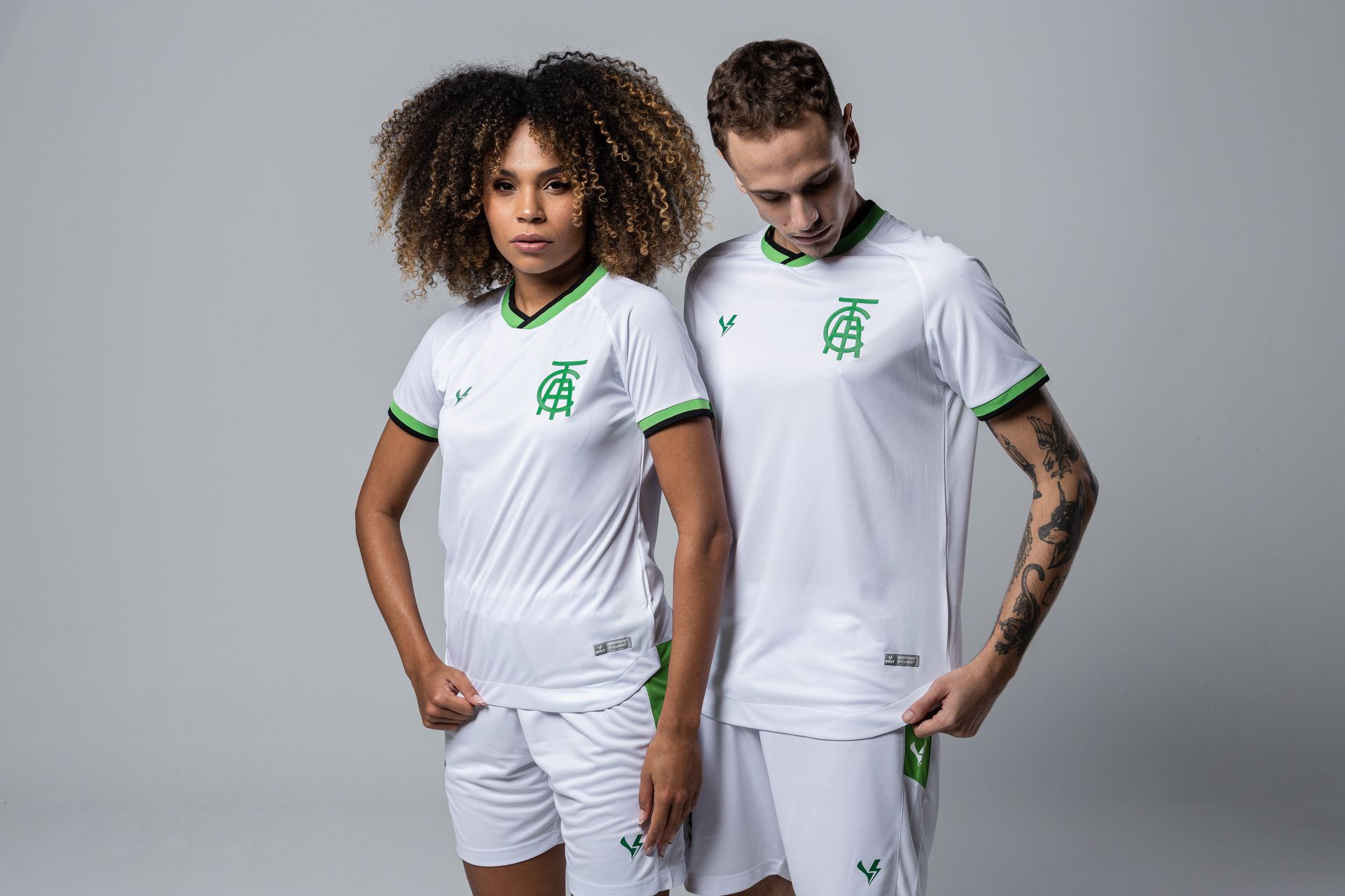 Am&eacute;rica apresenta novo uniforme com tecnologia que traz escudos ocultos no tecido