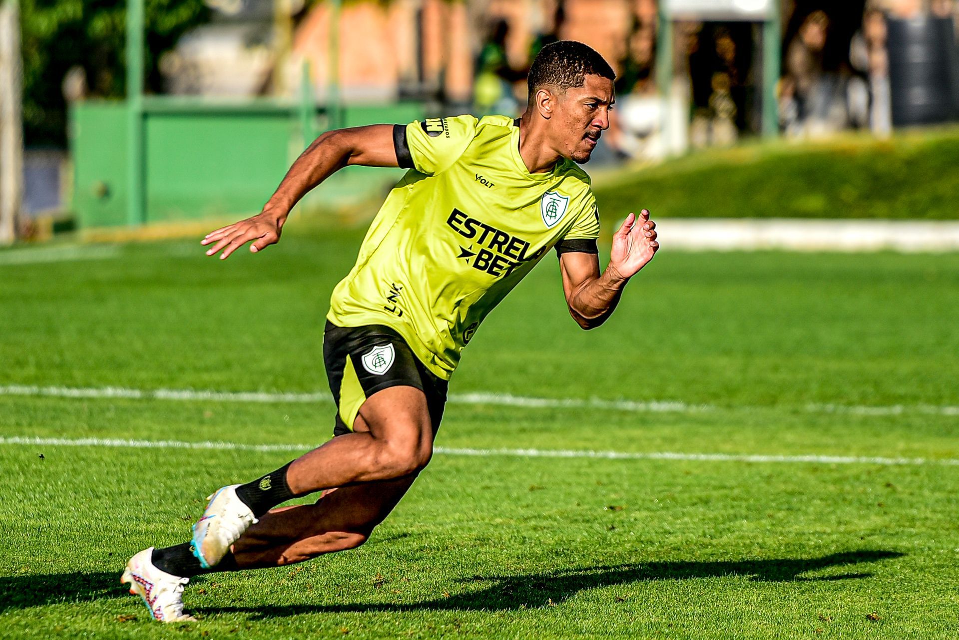 Matheus Davó reforça o ataque do Coelhão