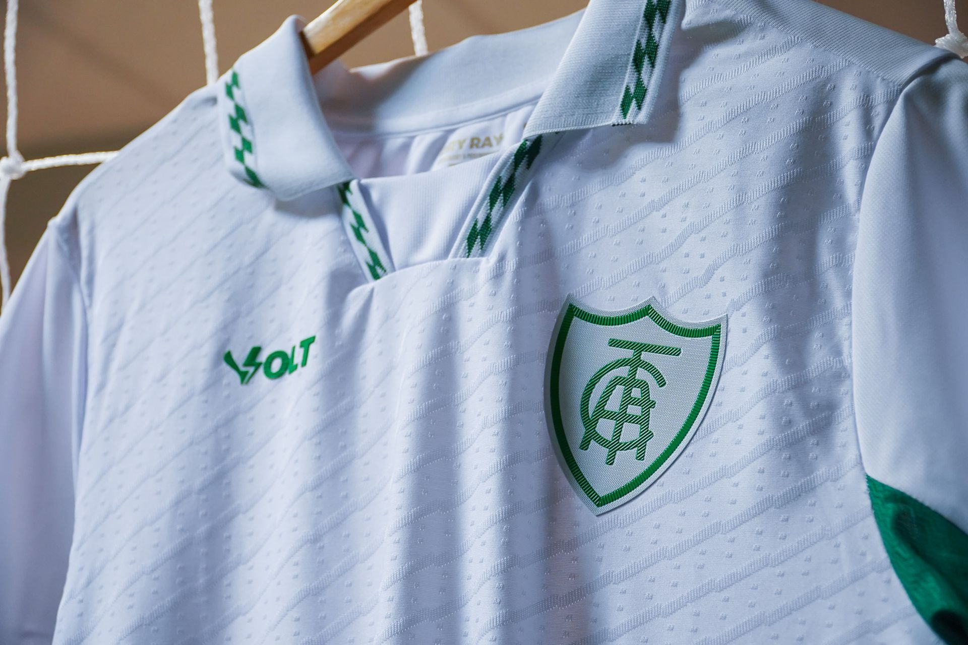 Am&eacute;rica lan&ccedil;a uniforme 2 para temporada 2025