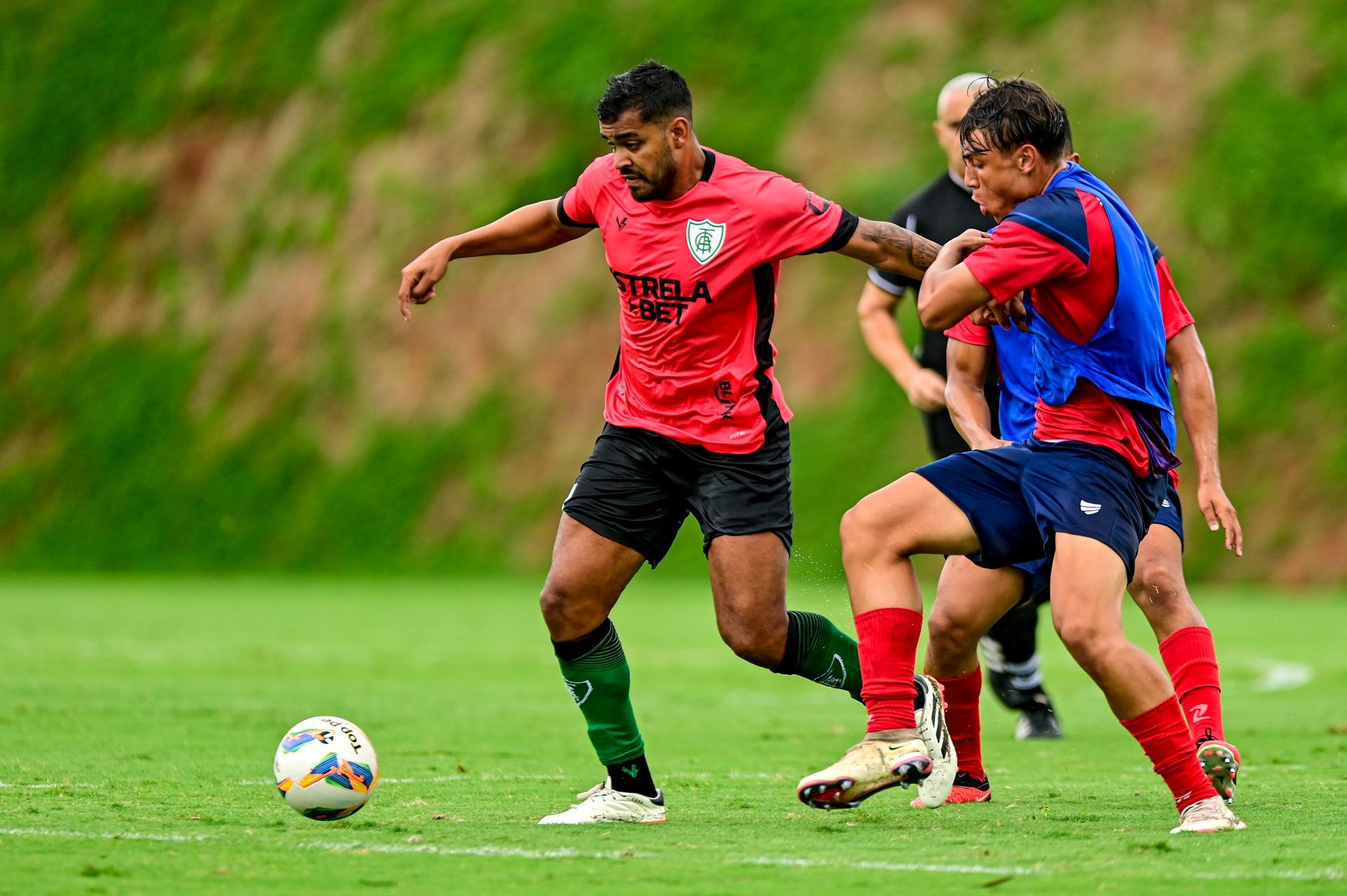 Em preparação para o Brasileiro, América realizou jogo-treino no CT Lanna Drumond