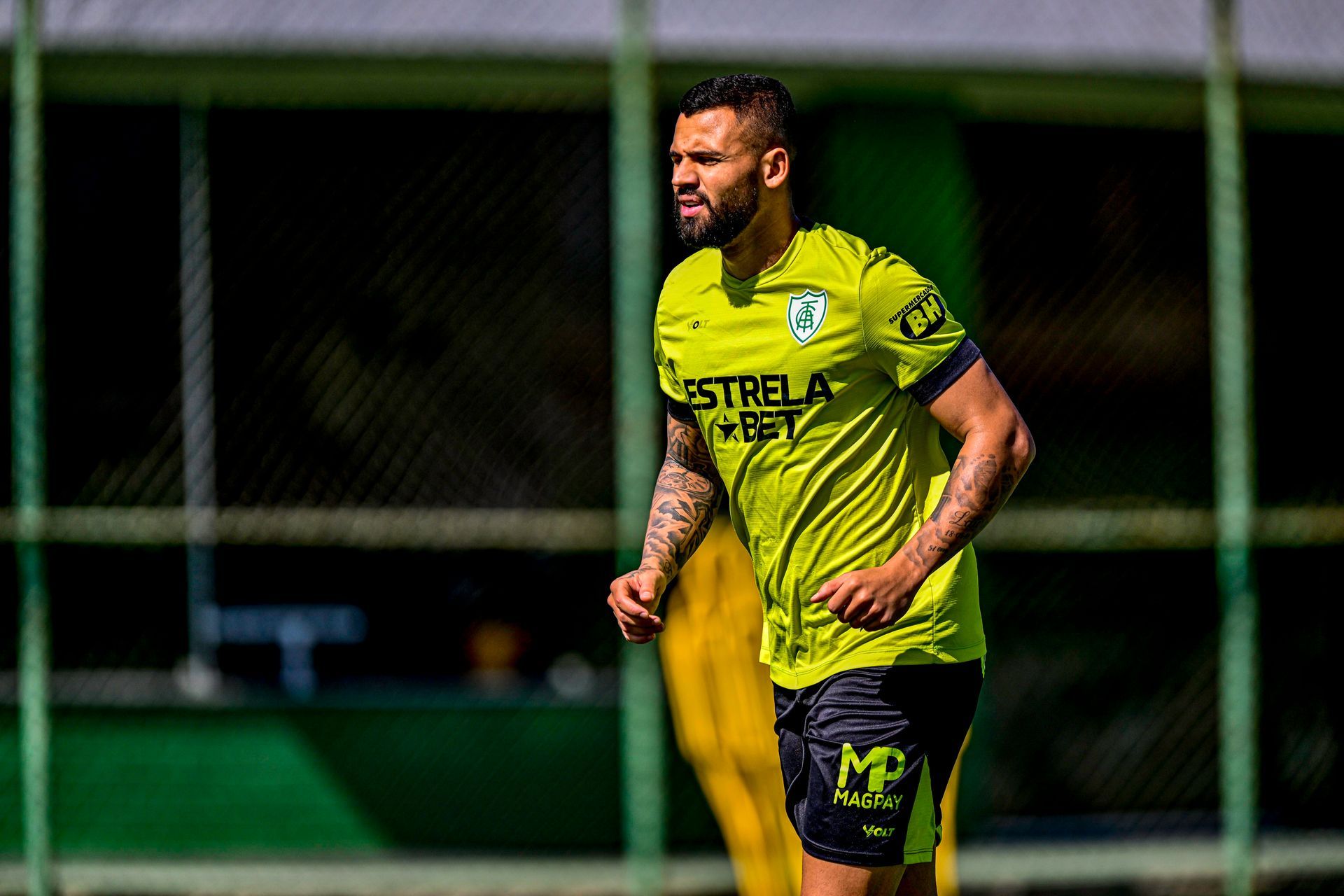 Am&eacute;rica acerta contrata&ccedil;&atilde;o do zagueiro Luc&atilde;o