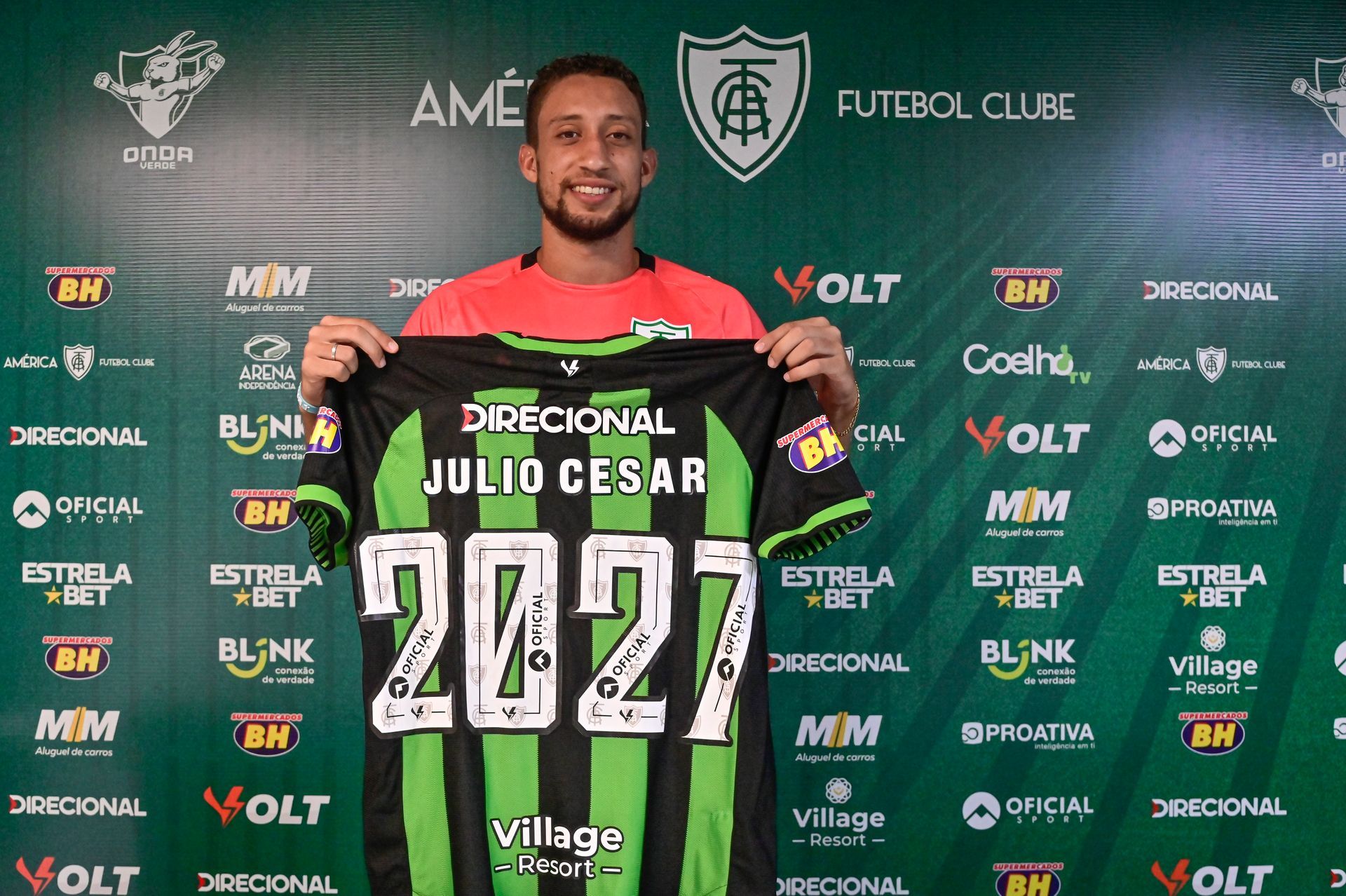 Am&eacute;rica renova com zagueiro Julio at&eacute; 2027