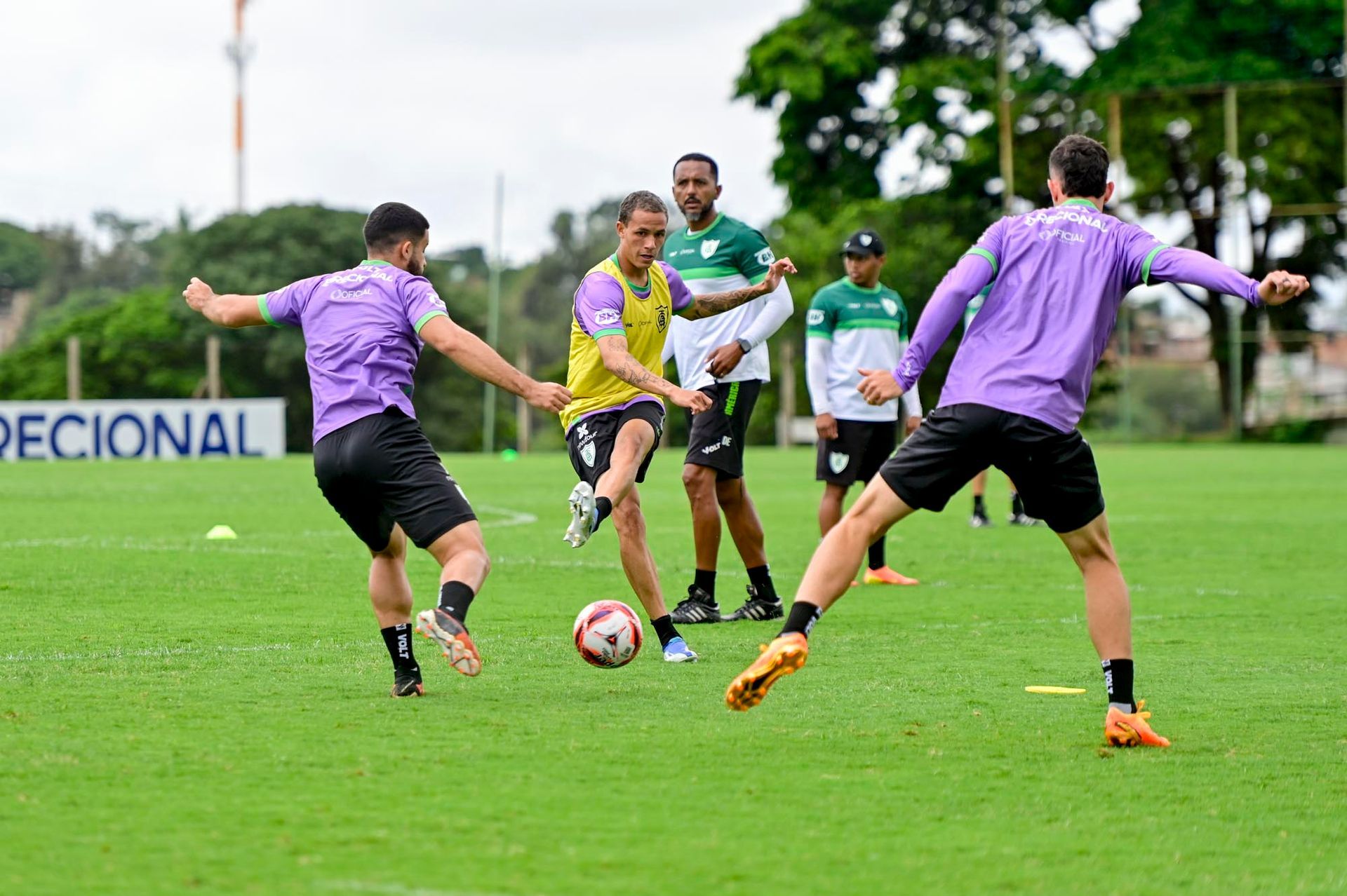 Am&eacute;rica finaliza prepara&ccedil;&atilde;o para enfrentar o Cruzeiro no Mineir&atilde;o, pelo Estadual