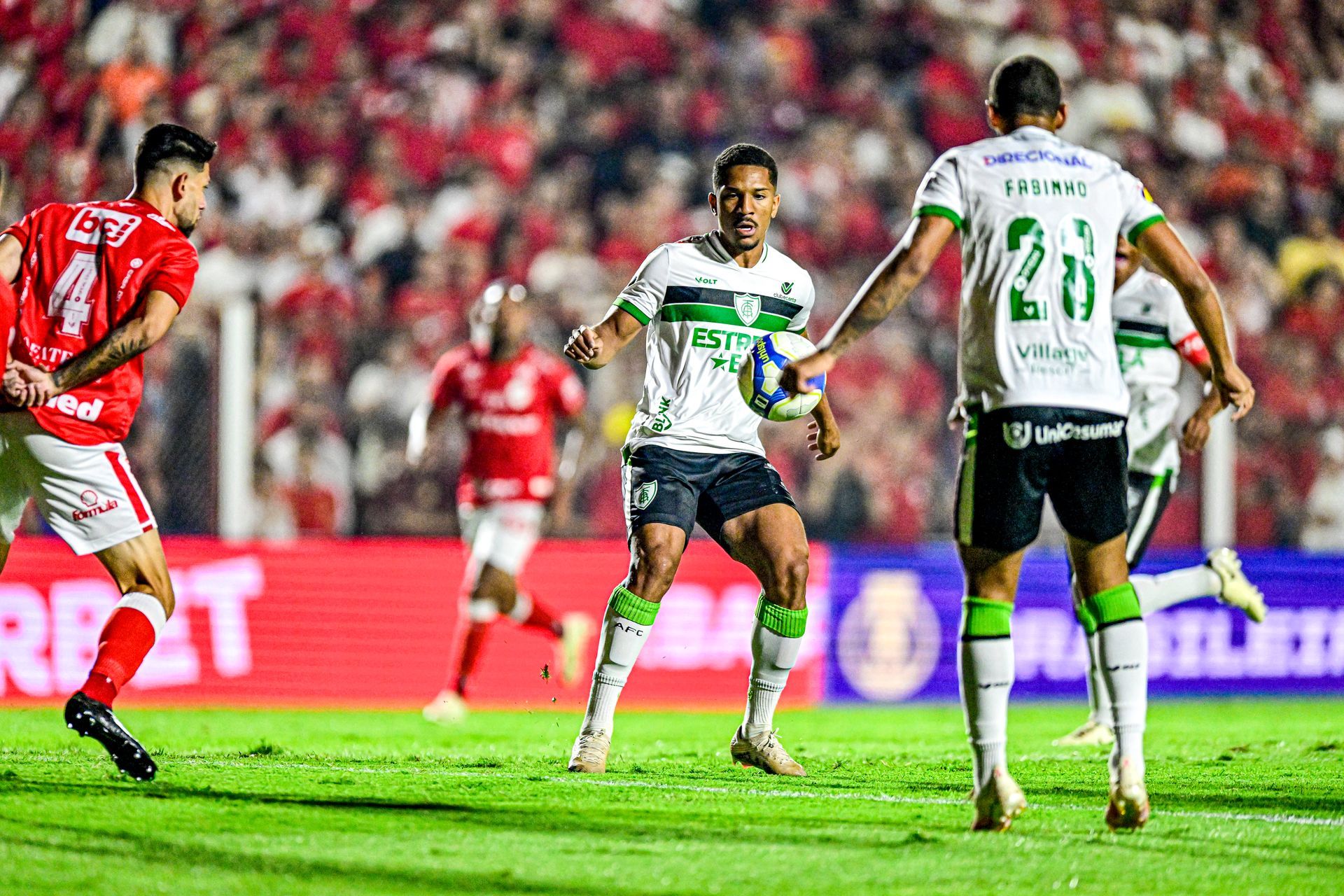Am&eacute;rica perde para o Vila Nova em Goi&acirc;nia