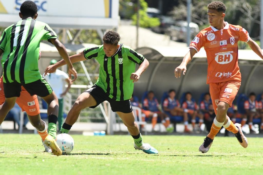 Coelh&atilde;ozinho Sub-17 vence Coimbra pelo Campeonato Mineiro