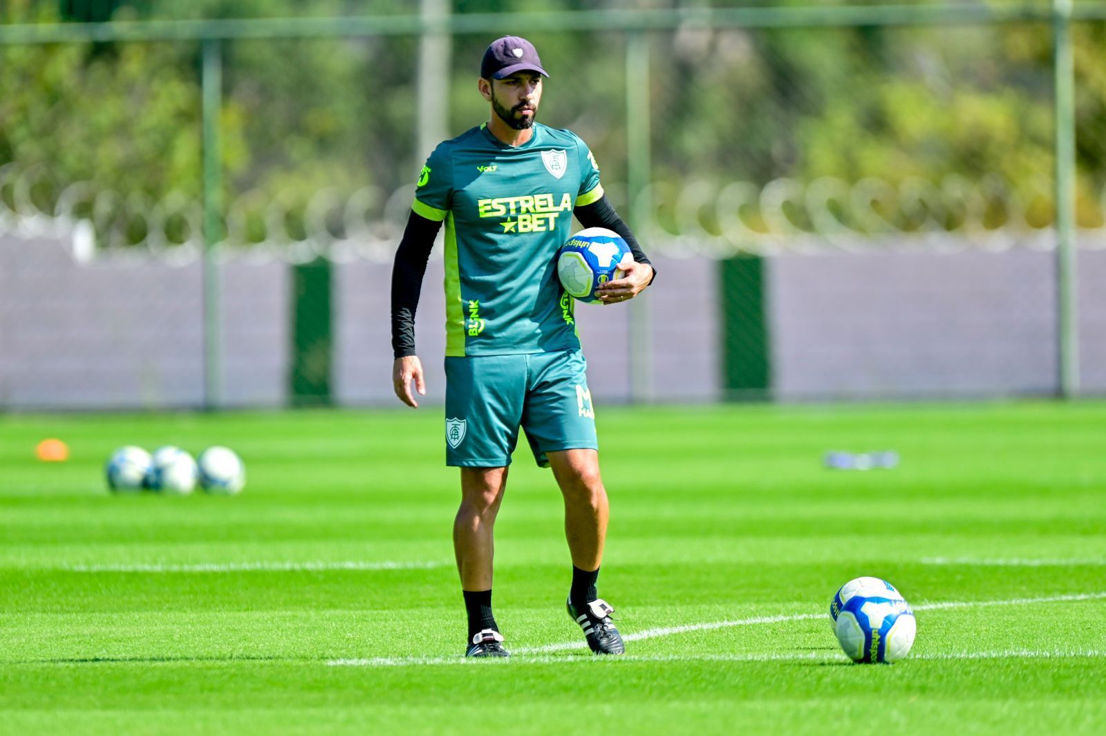 Preparador de goleiros do Am&eacute;rica ministra curso da CBF