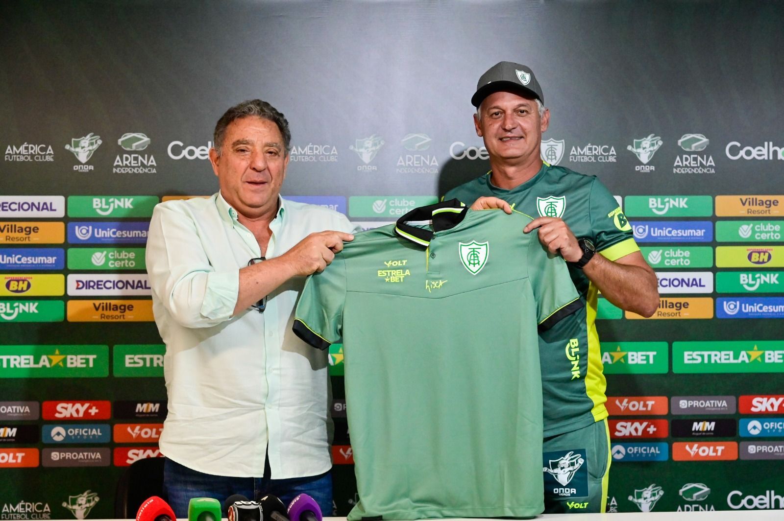 T&eacute;cnico Lisca &eacute; apresentado oficialmente no CT Lanna Drumond
