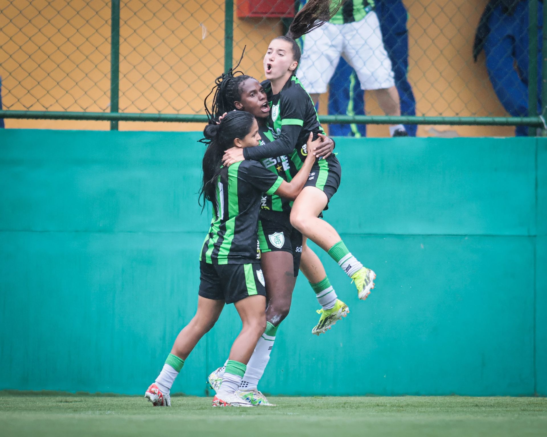 SPARTANAS VENCEM ITABIRITO E CARIMBAM VAGA PARA A FINAL DO MINEIRO