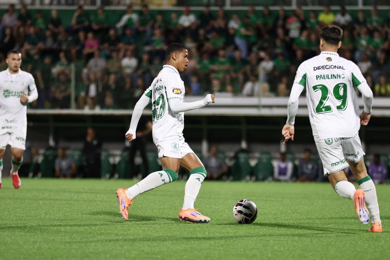 Am&eacute;rica vence a Chapecoense na Arena Cond&aacute;