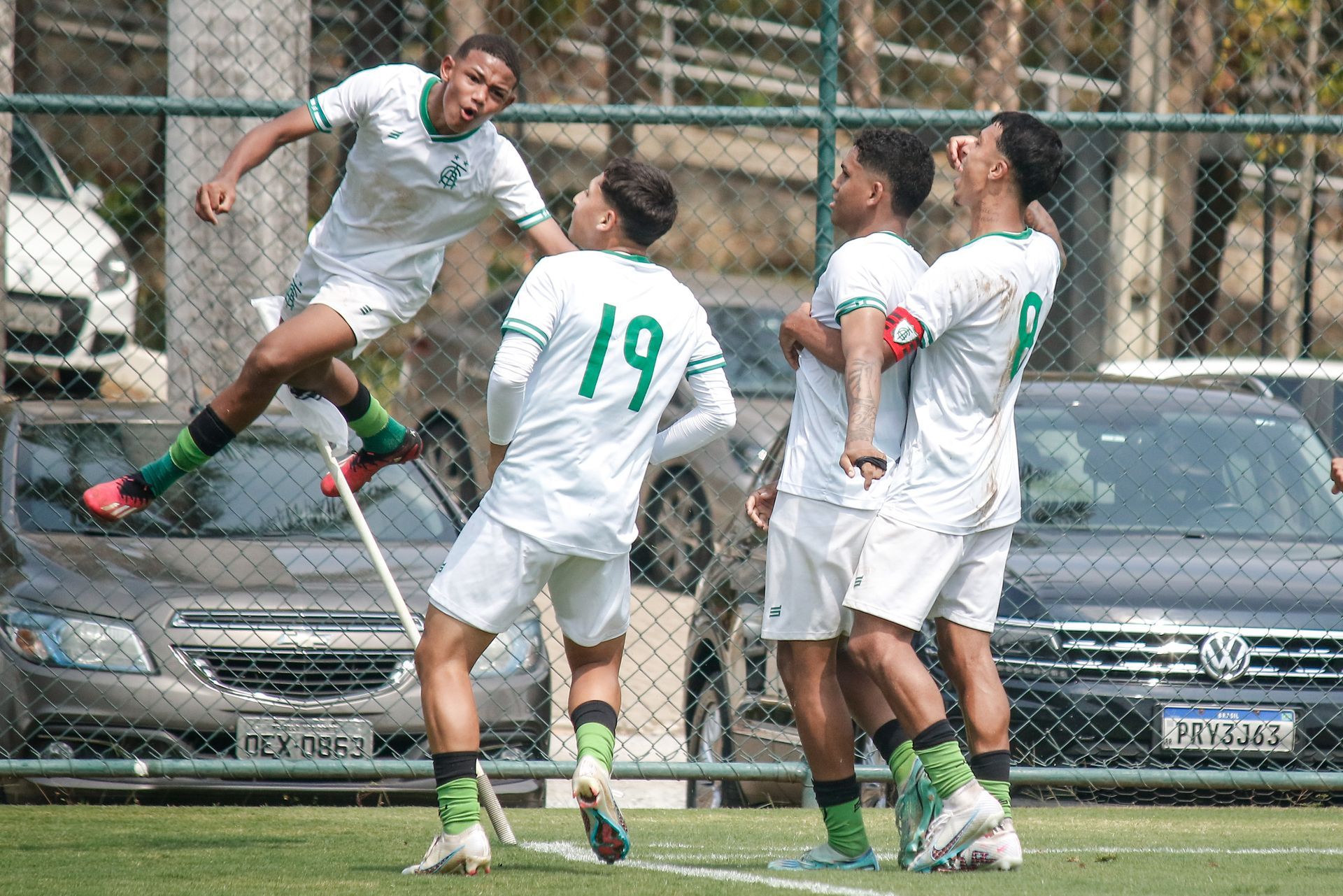 Vit&oacute;ria do Coelh&atilde;ozinho SUB-17 no cl&aacute;ssico