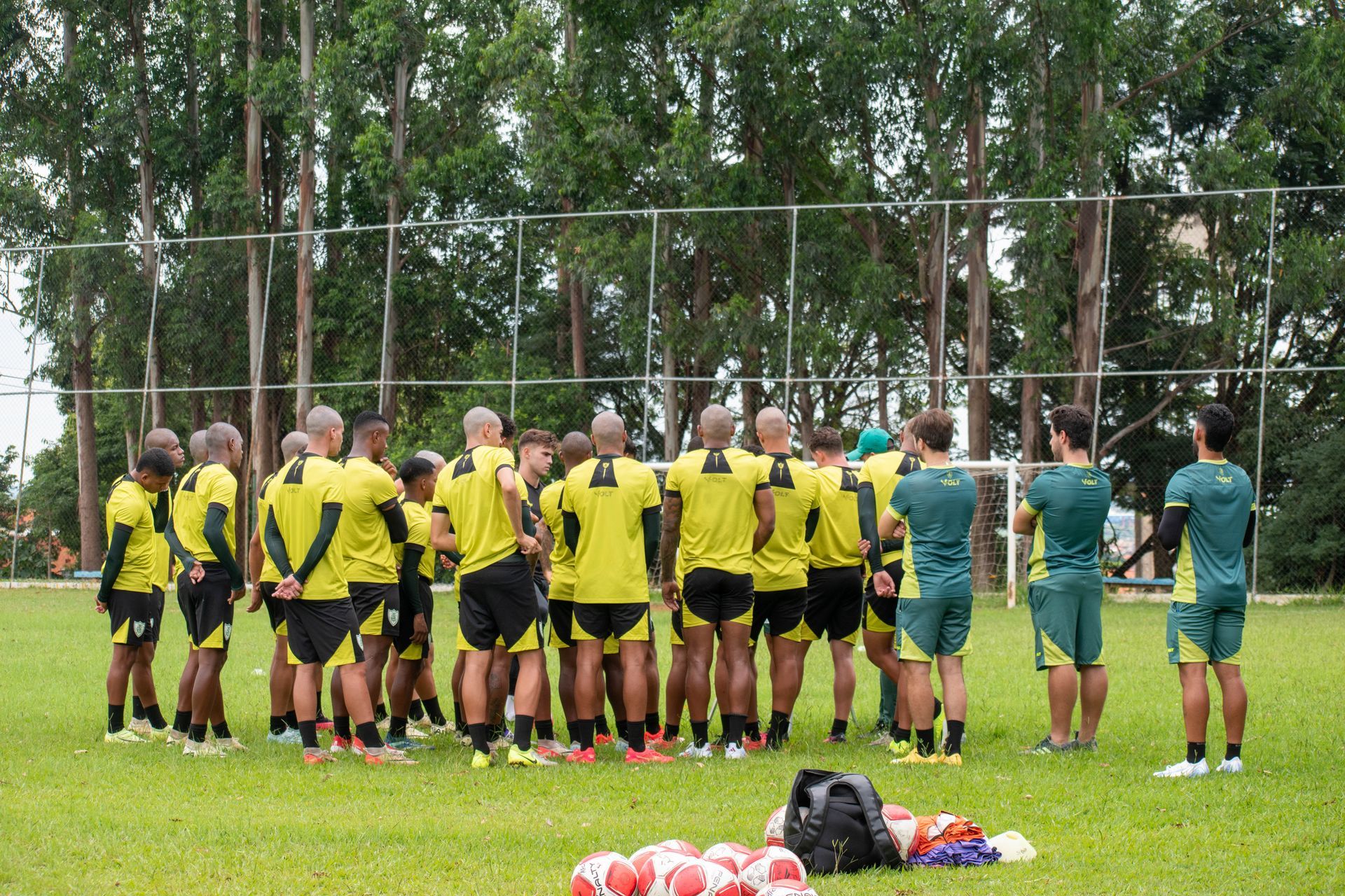 Meninos do Deca finalizam prepara&ccedil;&atilde;o em Salto-SP para estreia na Copinha 2025
