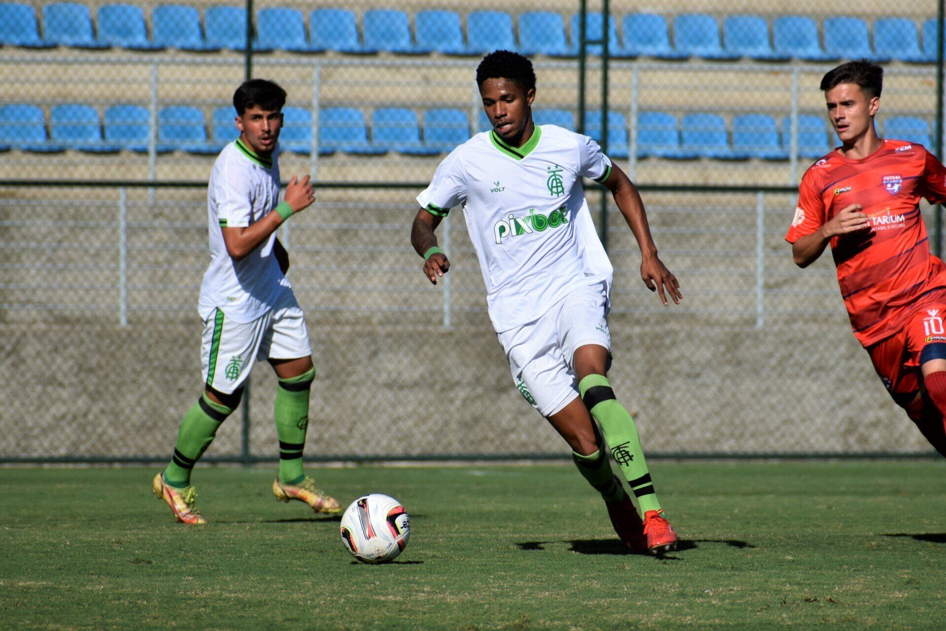 Coelh&atilde;ozinho faz cl&aacute;ssico que vale a classifica&ccedil;&atilde;o adiantada para o mata-mata do Brasileir&atilde;o Sub-20