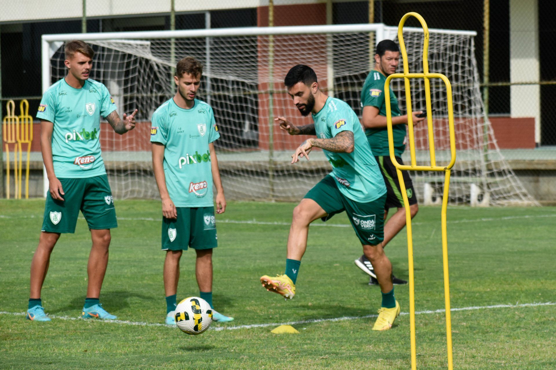 Am&eacute;rica se reapresenta e inicia curta prepara&ccedil;&atilde;o para o &uacute;ltimo compromisso do ano