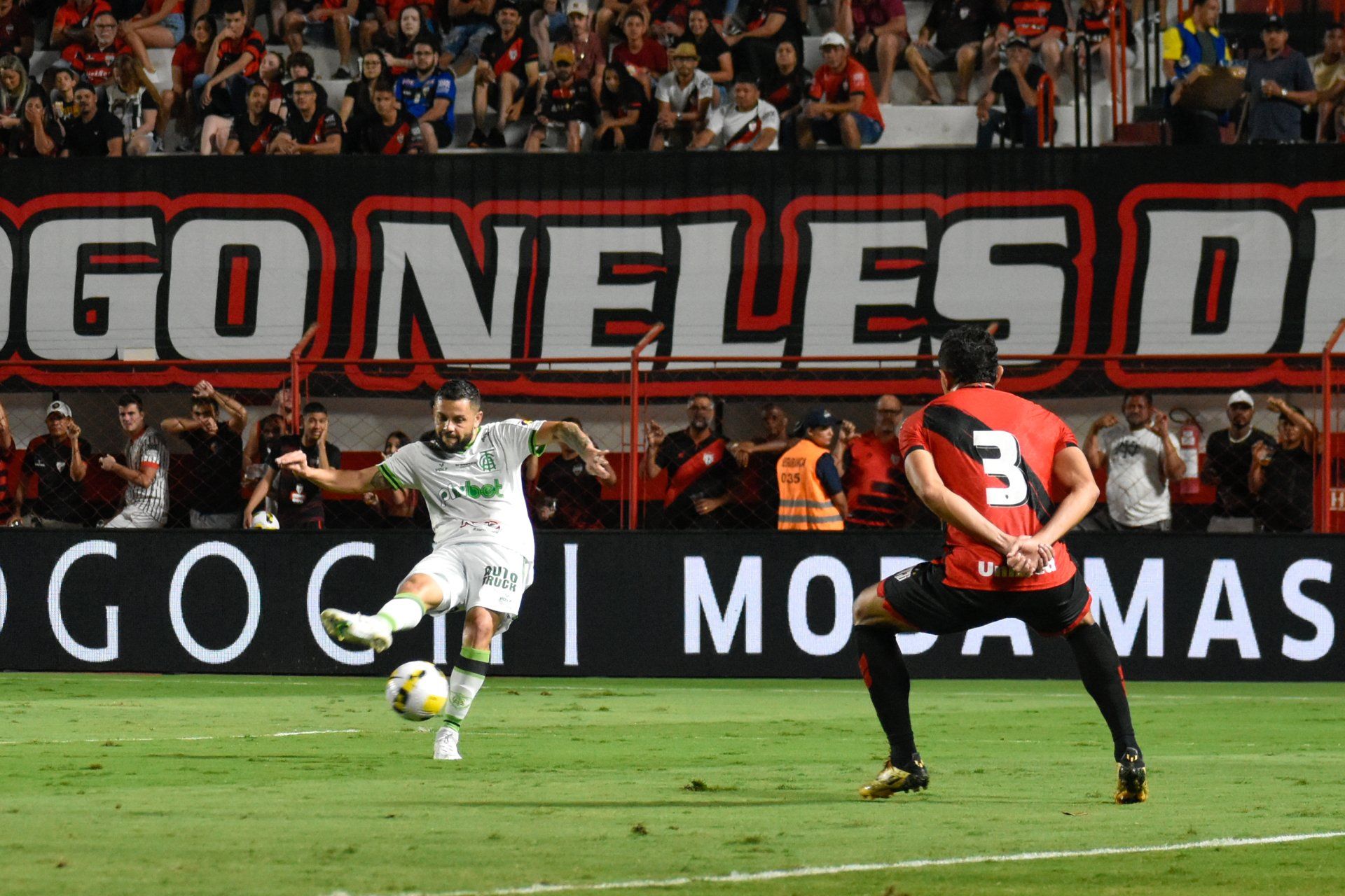 América vence primeira “final” da semana e salta posições para sair do Z-4 do Brasileiro