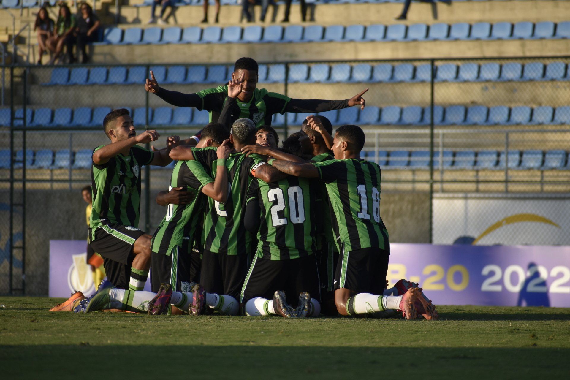 Coelh&atilde;ozinho Sub-20 n&atilde;o toma conhecimento do advers&aacute;rio e vence pelo Campeonato Mineiro